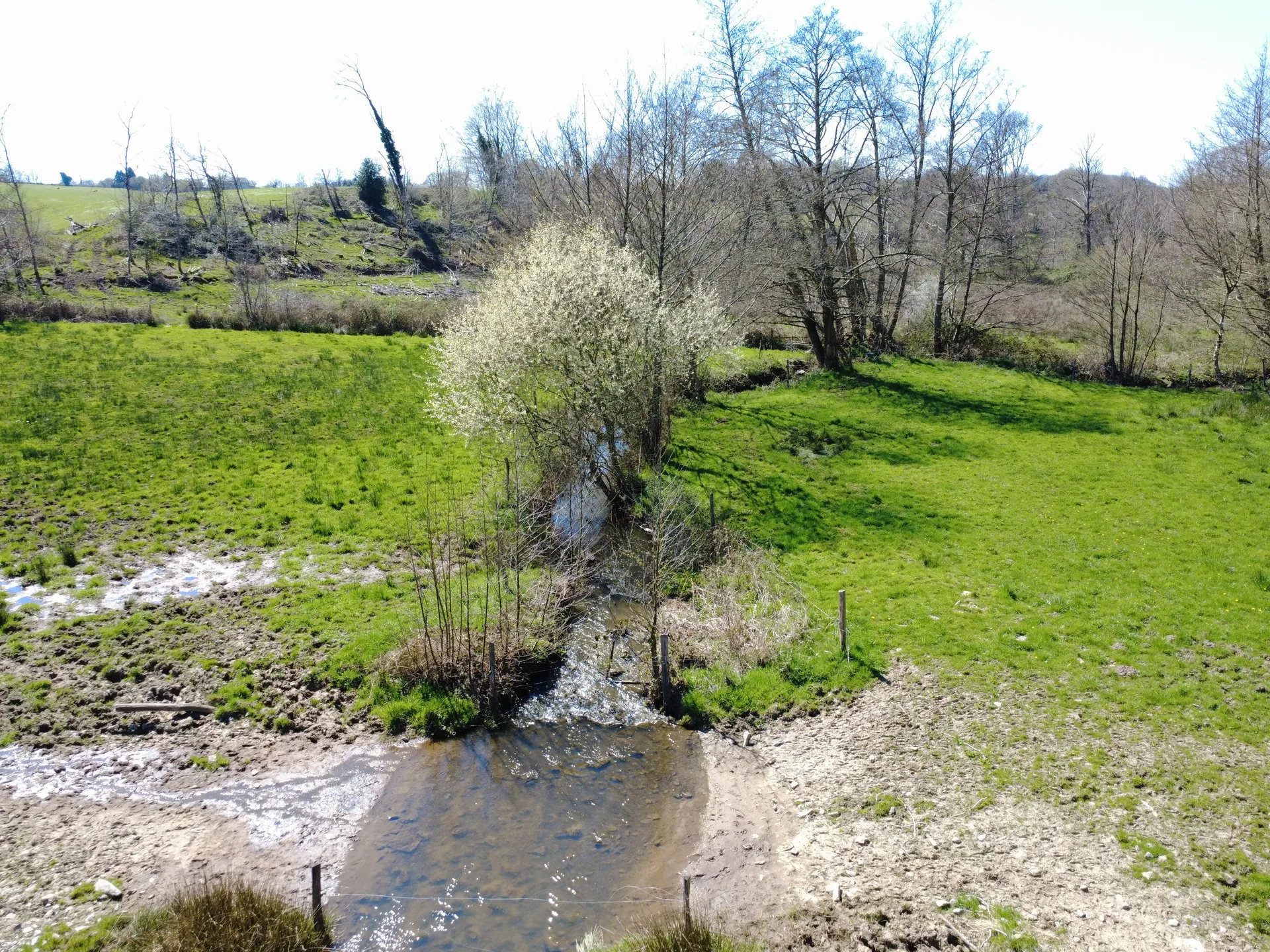 Mouhet l'Aumône à Mouhet — À 2,3 km du lac