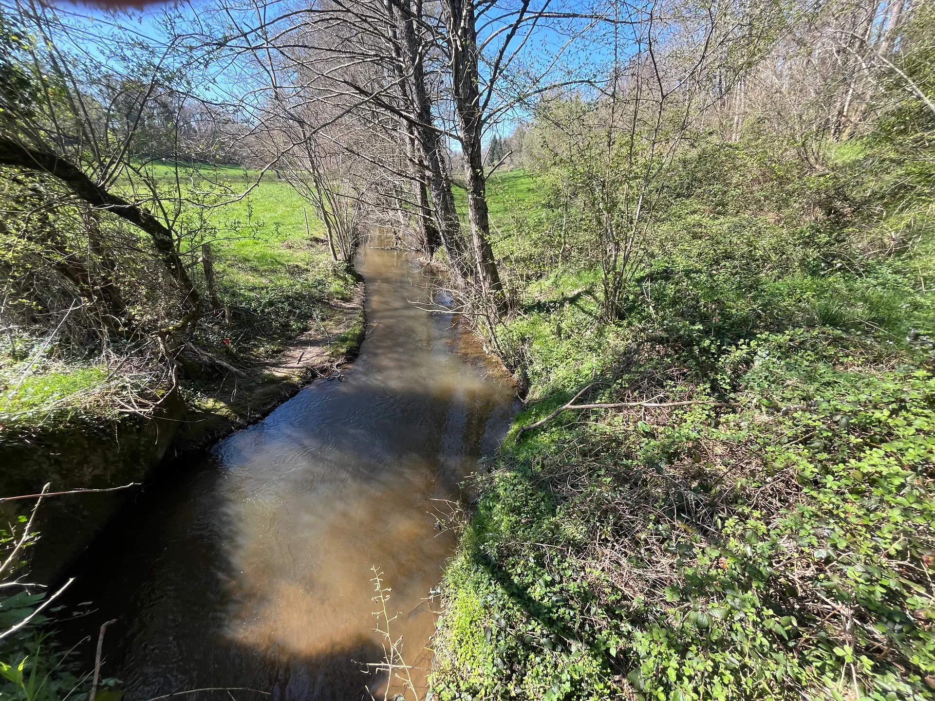 Mouhet l'Aumône à Mouhet — À 2,4 km du lac