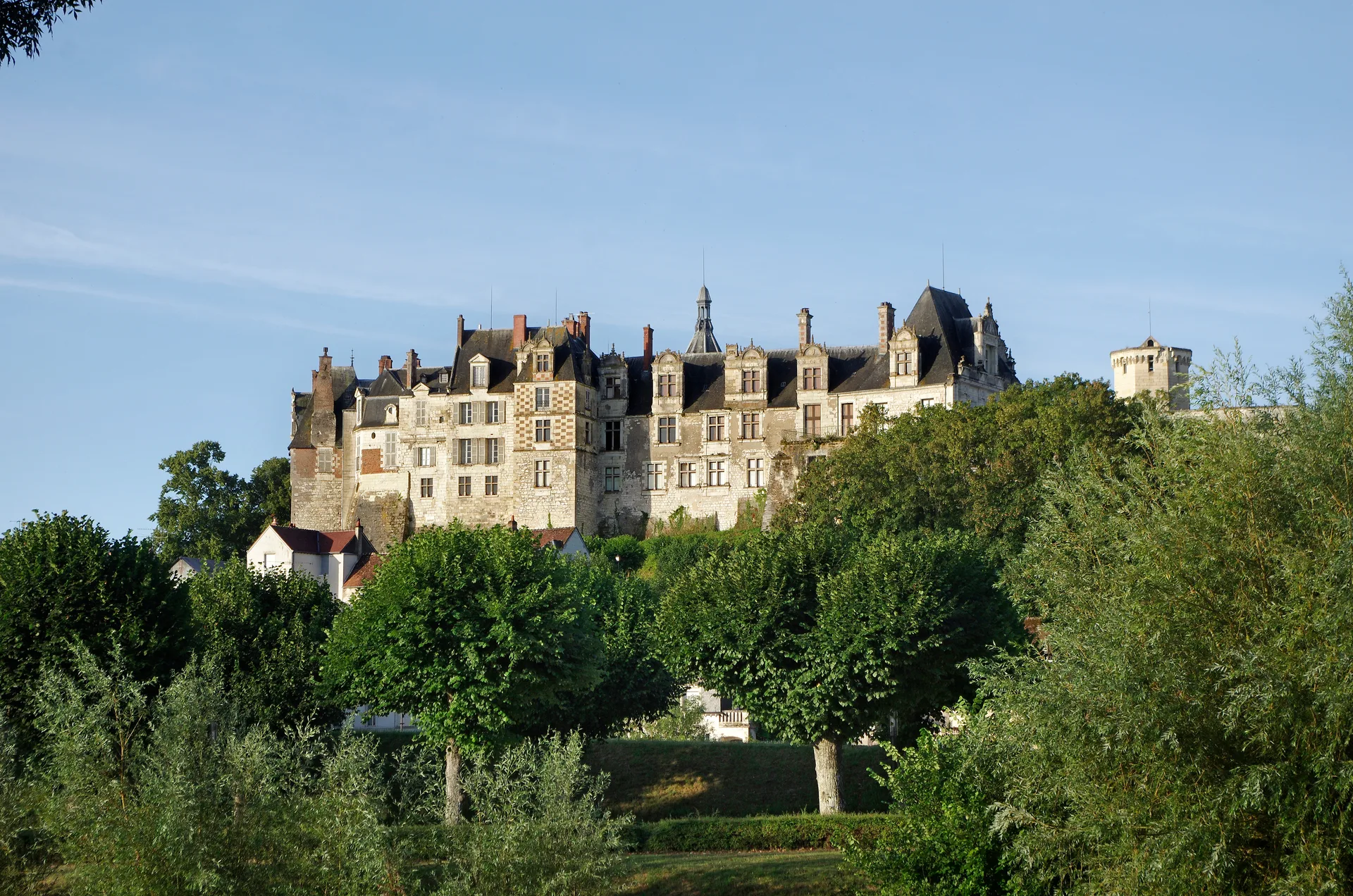 Noyers sur Cher à Noyers-sur-Cher — À 1,0 km du lac