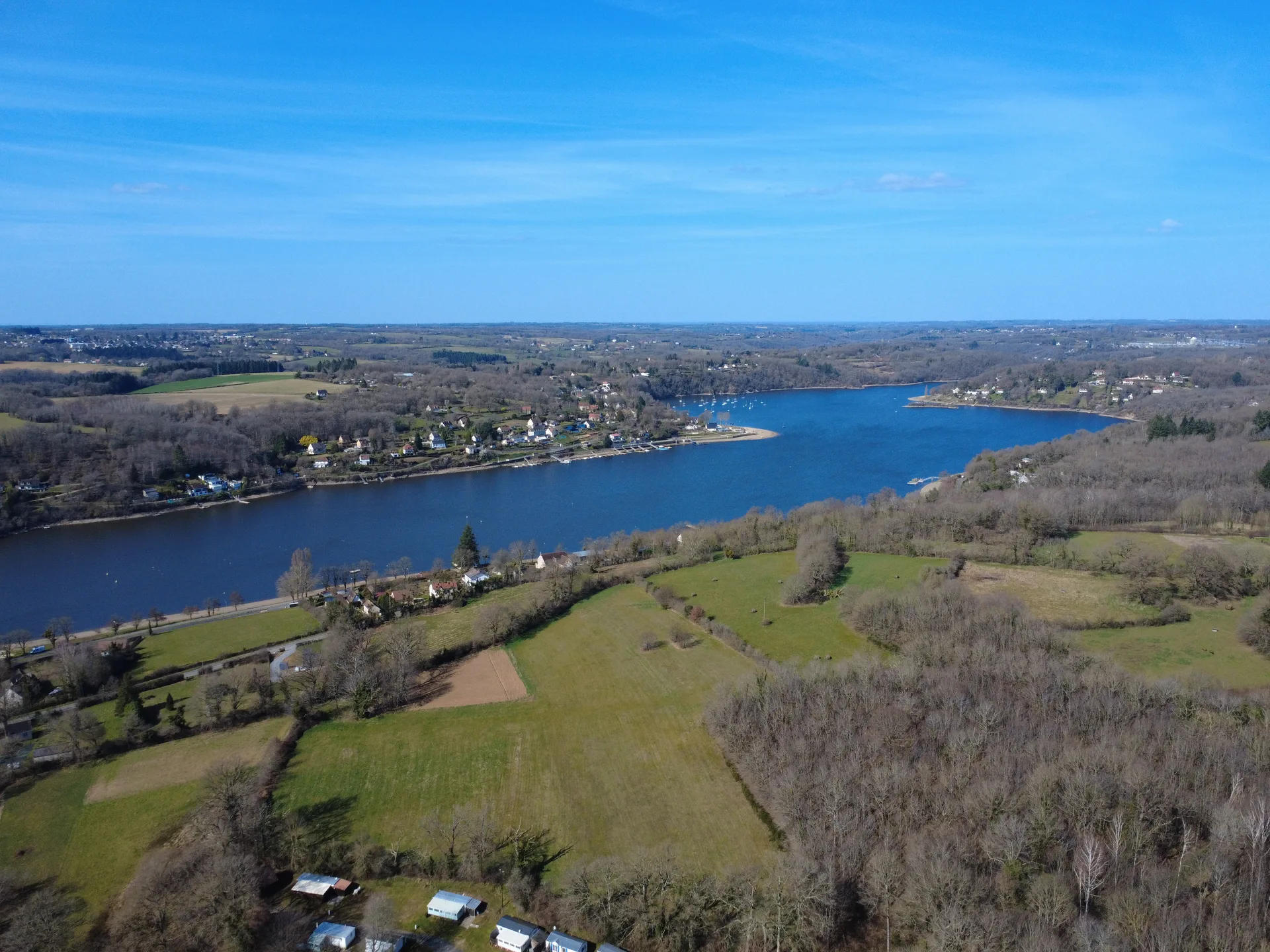 Pilmongin à Crozant — À 229 m du lac
