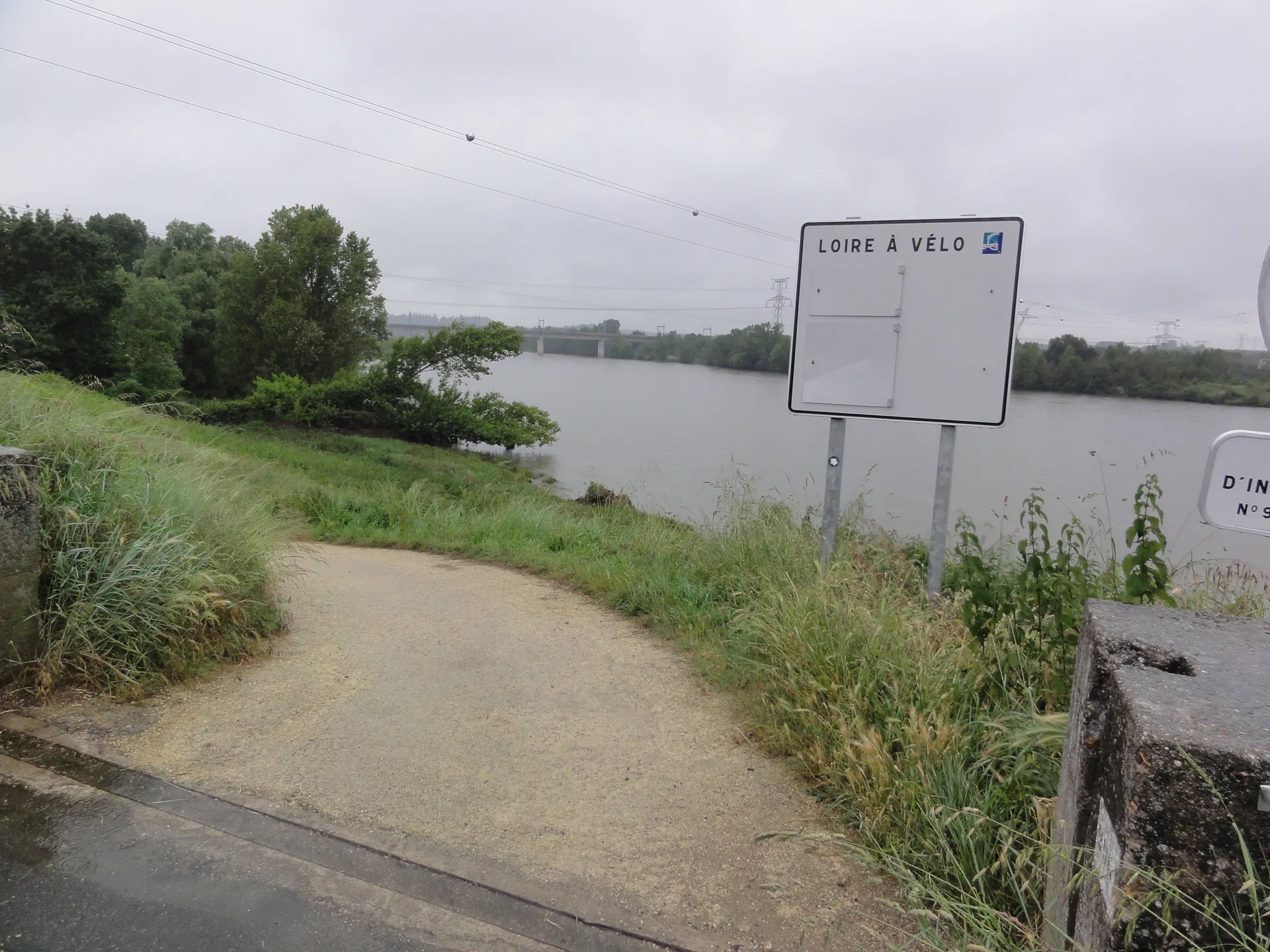 Plan d'Eau Boire des Plantes à Vouvray — À 619 m du lac