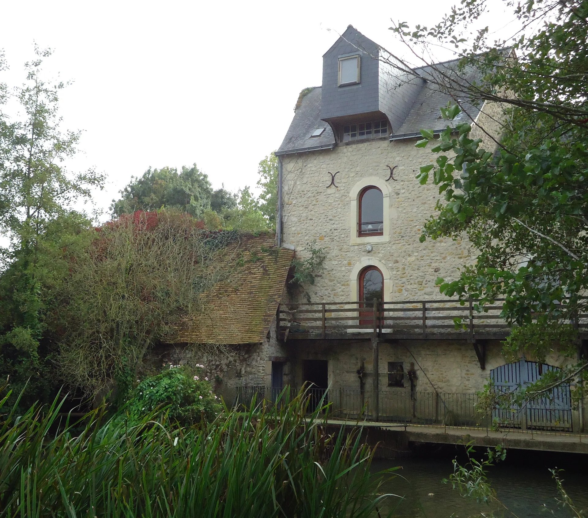 Plan d'eau bord de Sarthe à Noyen-sur-Sarthe — À 235 m du lac