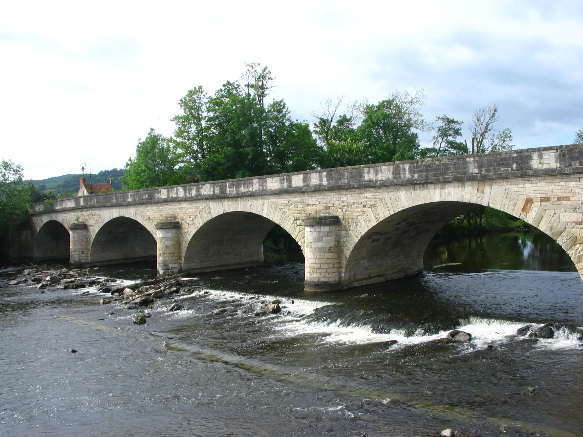 Plan d'eau d’Ebreuil à Ébreuil — À 893 m du lac