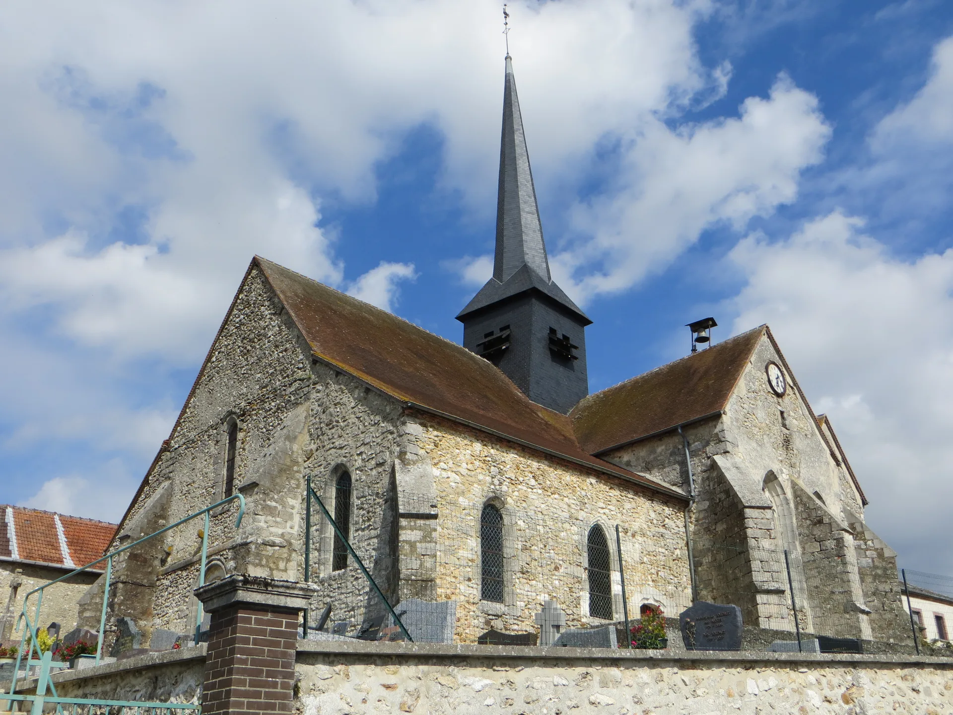 Plan d'eau d'Etoges à Fèrebrianges — À 2,0 km du lac