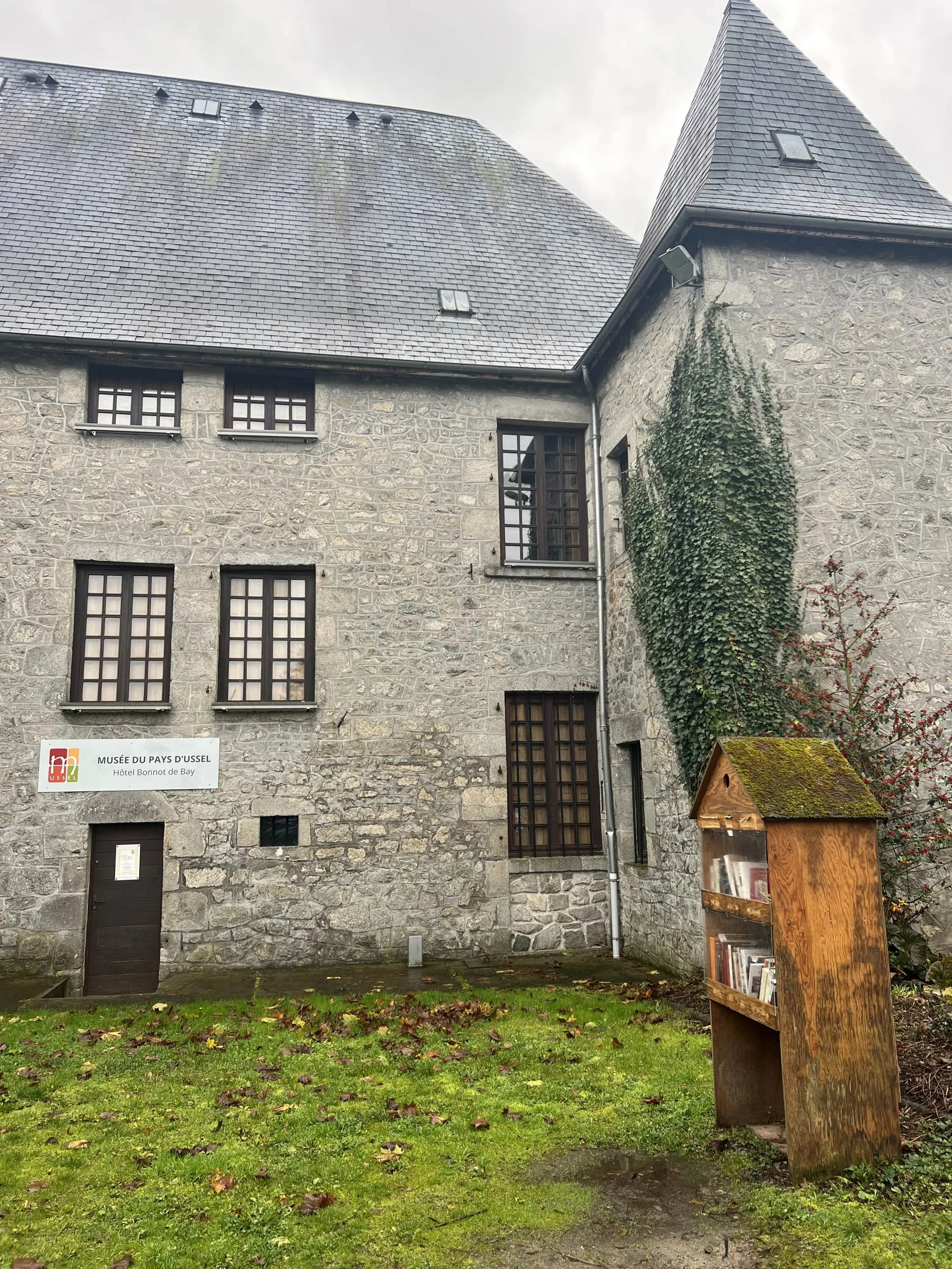 plan d'eau d'Ussel à Ussel — À 2,2 km du lac