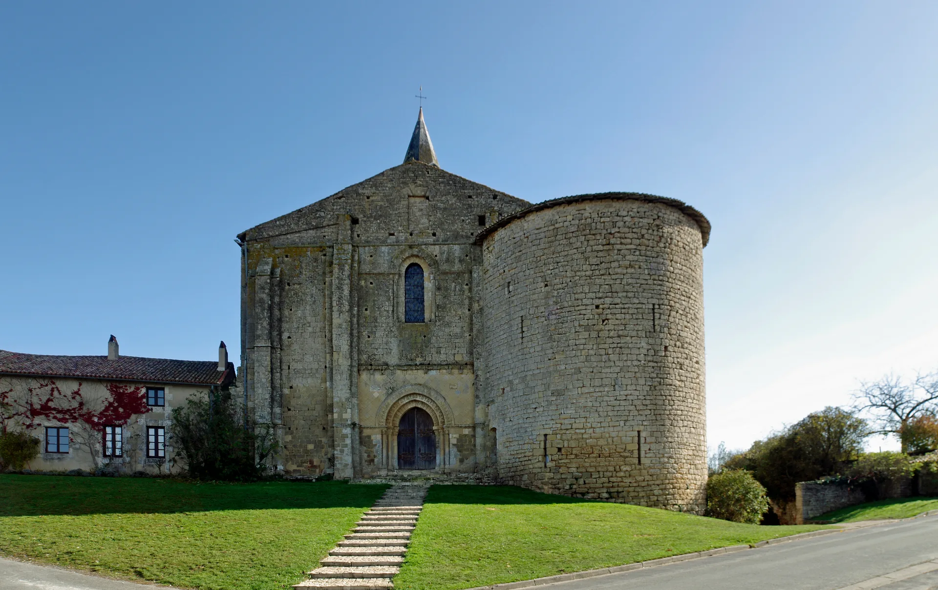 Plan d'eau de Baptresse à Château-Larcher — À 1,8 km du lac