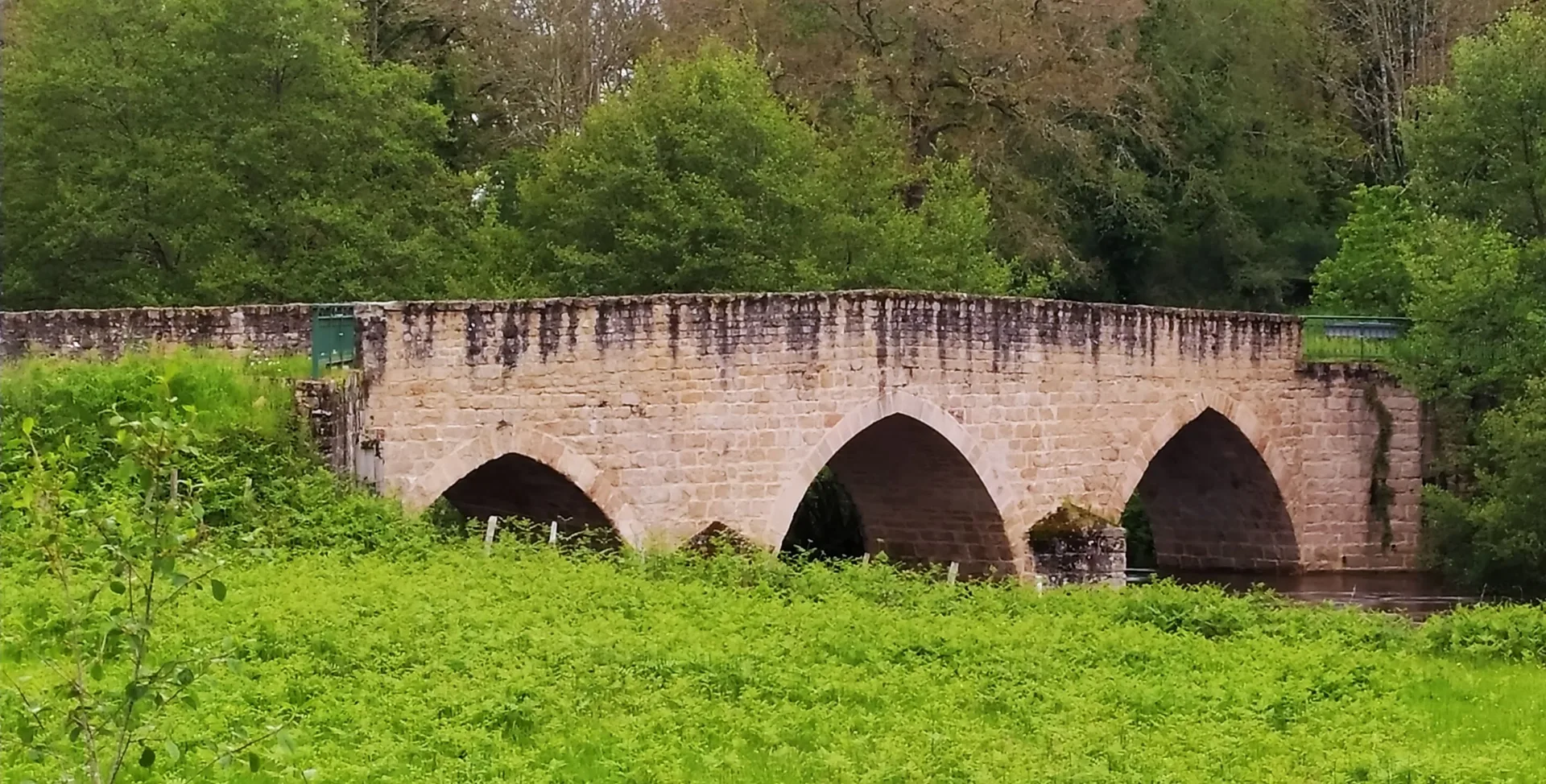 Plan d'eau de Bessines-Sagnat à Bessines-sur-Gartempe — À 2,2 km du lac