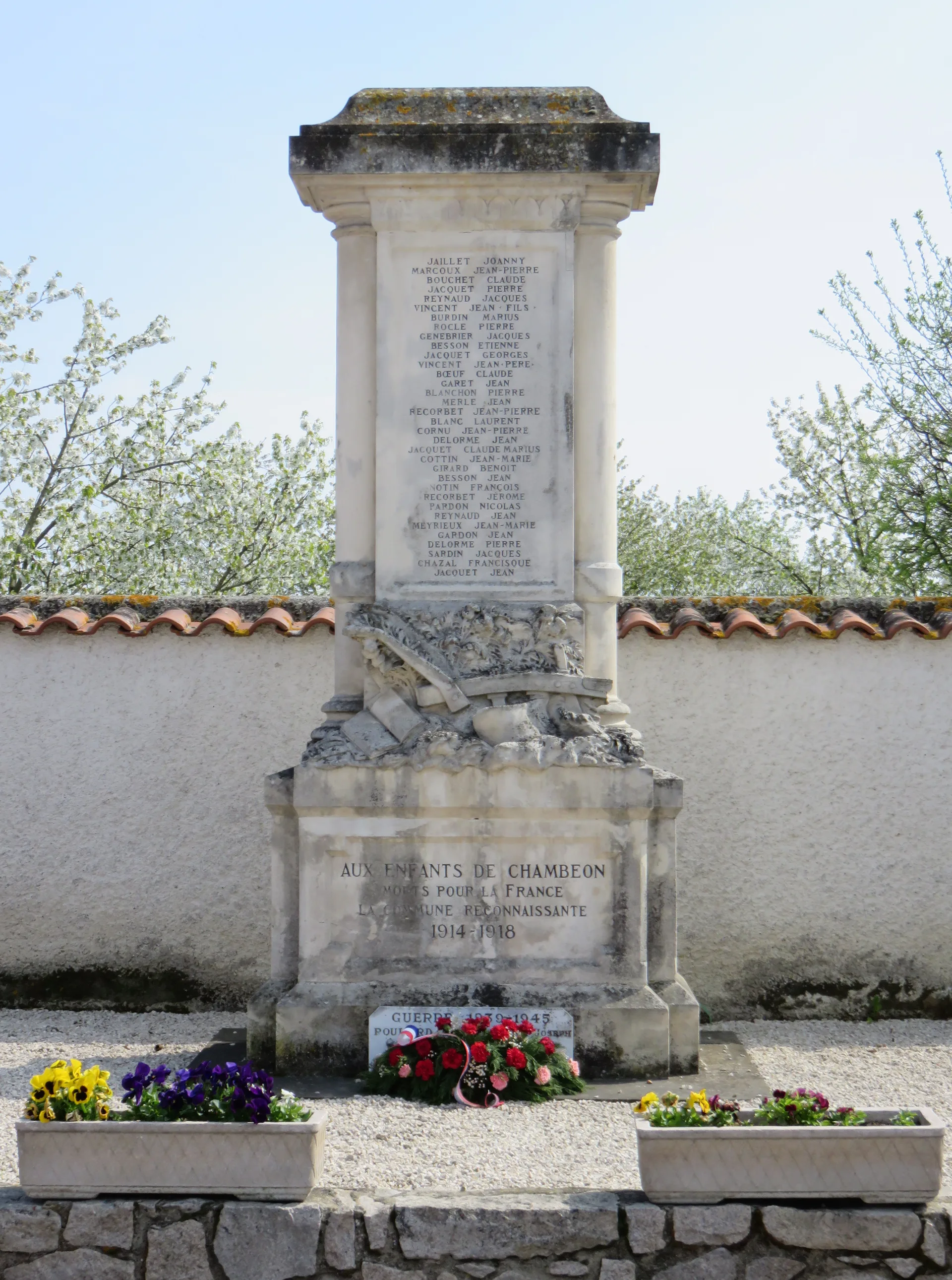 Plan d'eau de Chambeon à Chambéon — À 343 m du lac