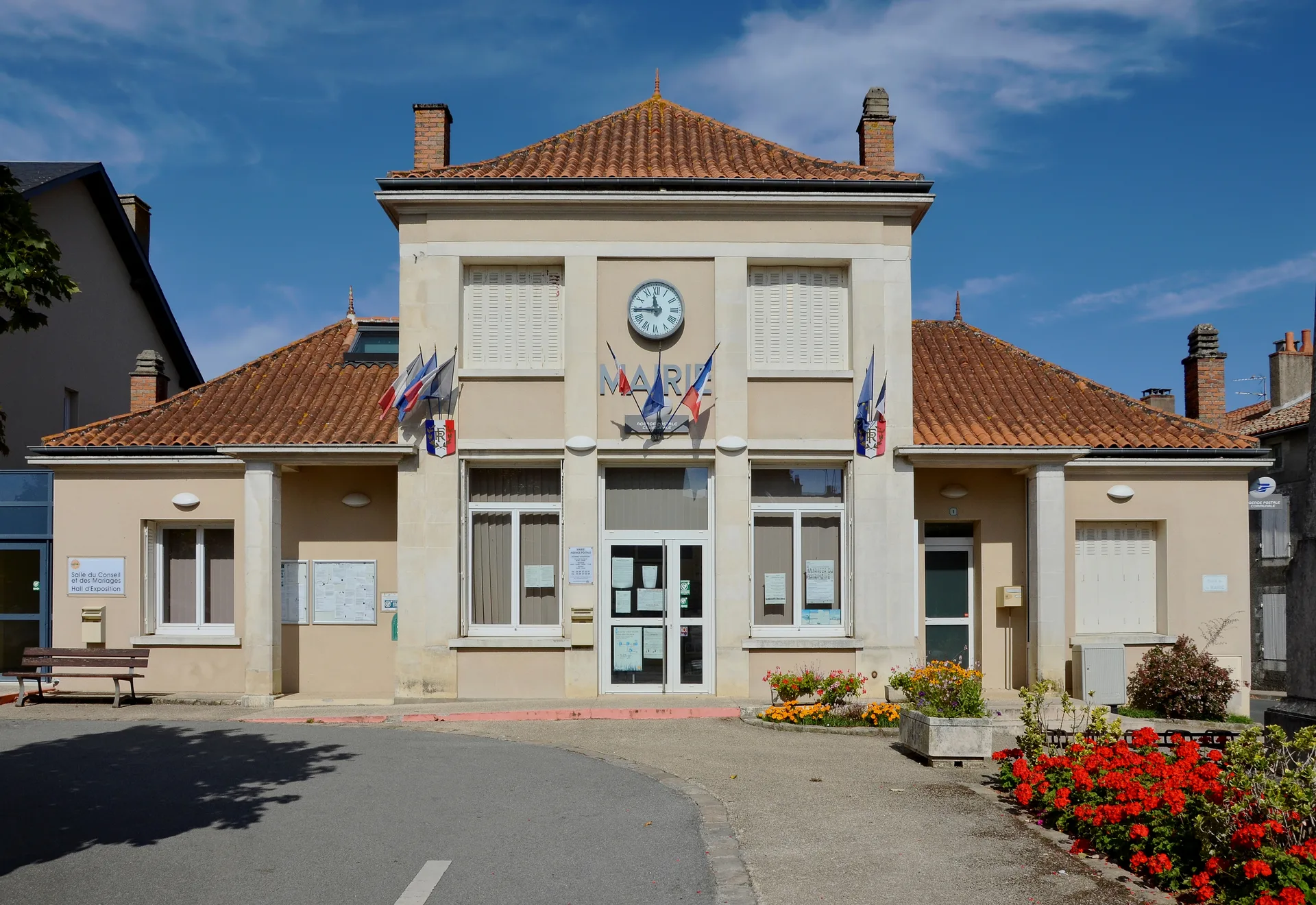 Plan d'eau de Champagne Saint Hilaire à Champagné-Saint-Hilaire — À 1,8 km du lac