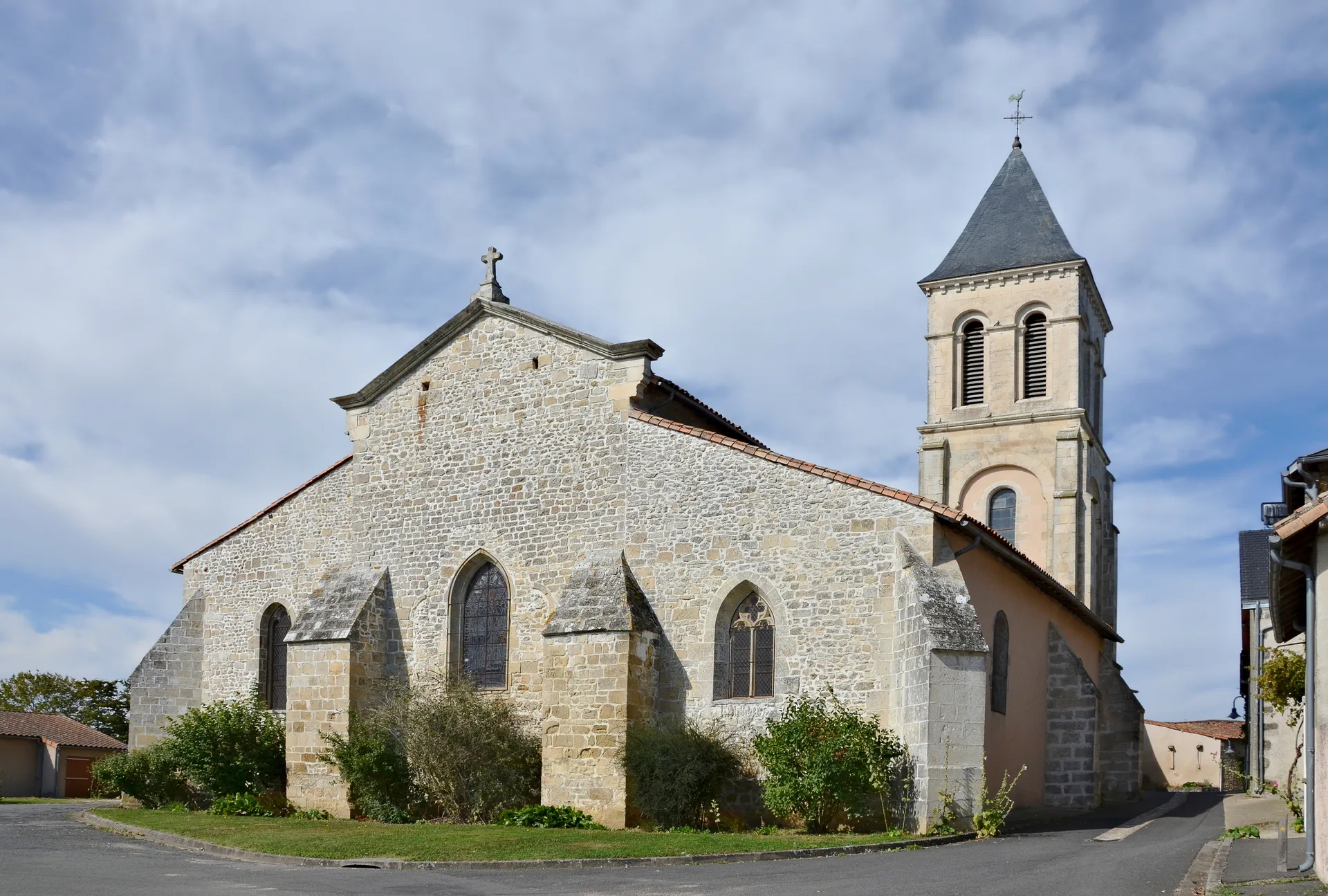Plan d'eau de Champagne Saint Hilaire à Champagné-Saint-Hilaire — À 1,8 km du lac