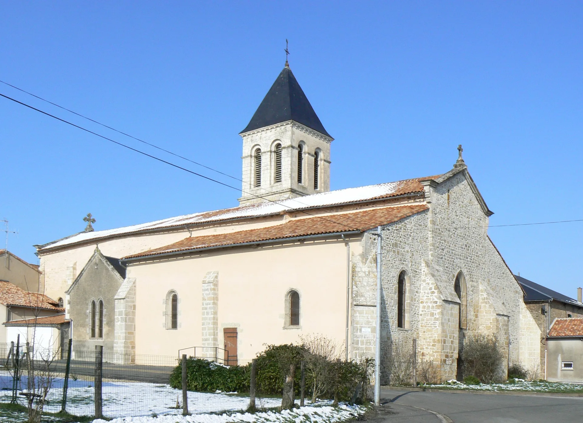 Plan d'eau de Champagne Saint Hilaire à Champagné-Saint-Hilaire — À 1,8 km du lac