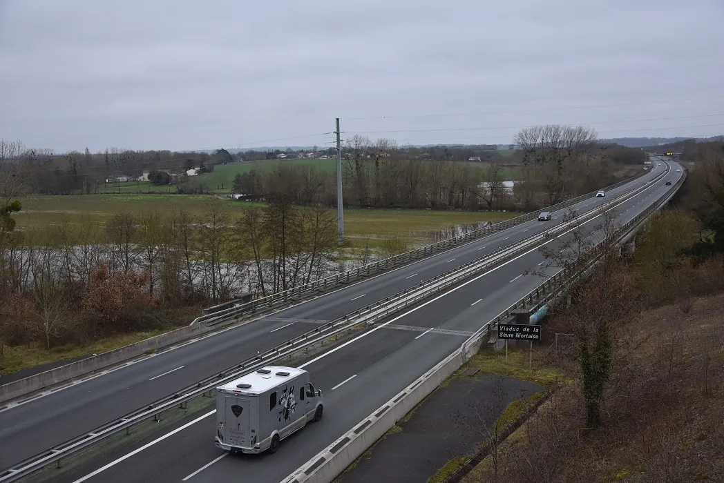 Plan d'eau de Cherveux à Cherveux — À 4,2 km du lac
