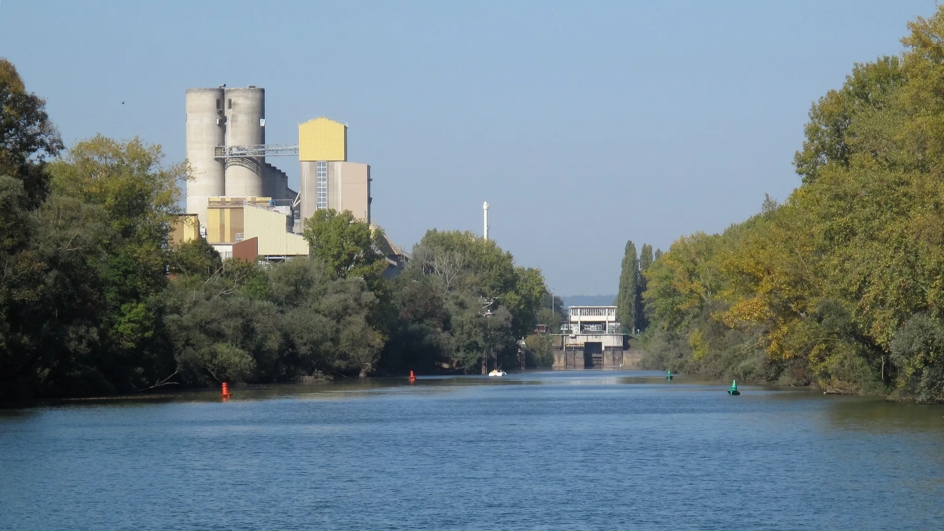 Plan d'eau de Corcelle à Chalon-sur-Saône — À 772 m du lac
