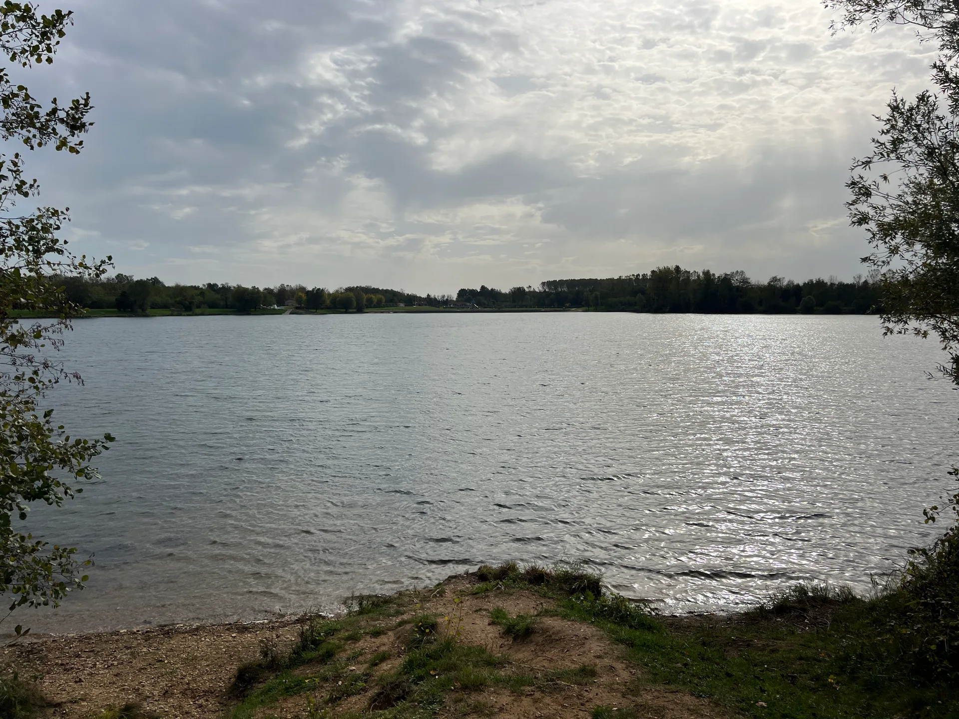 Plan d'eau de Cormoranche à Cormoranche-sur-Saône — À 227 m du lac