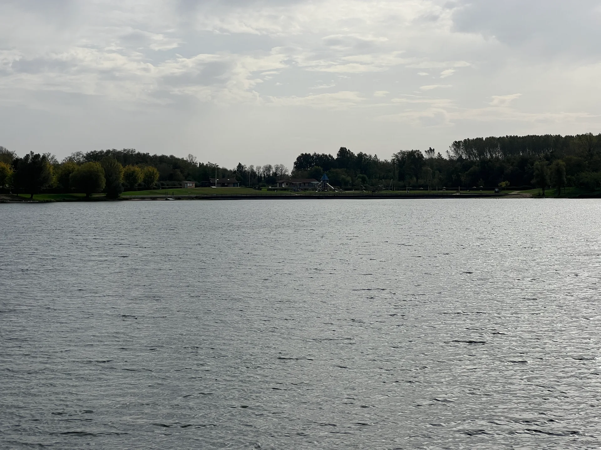 Plan d'eau de Cormoranche à Cormoranche-sur-Saône — À 227 m du lac