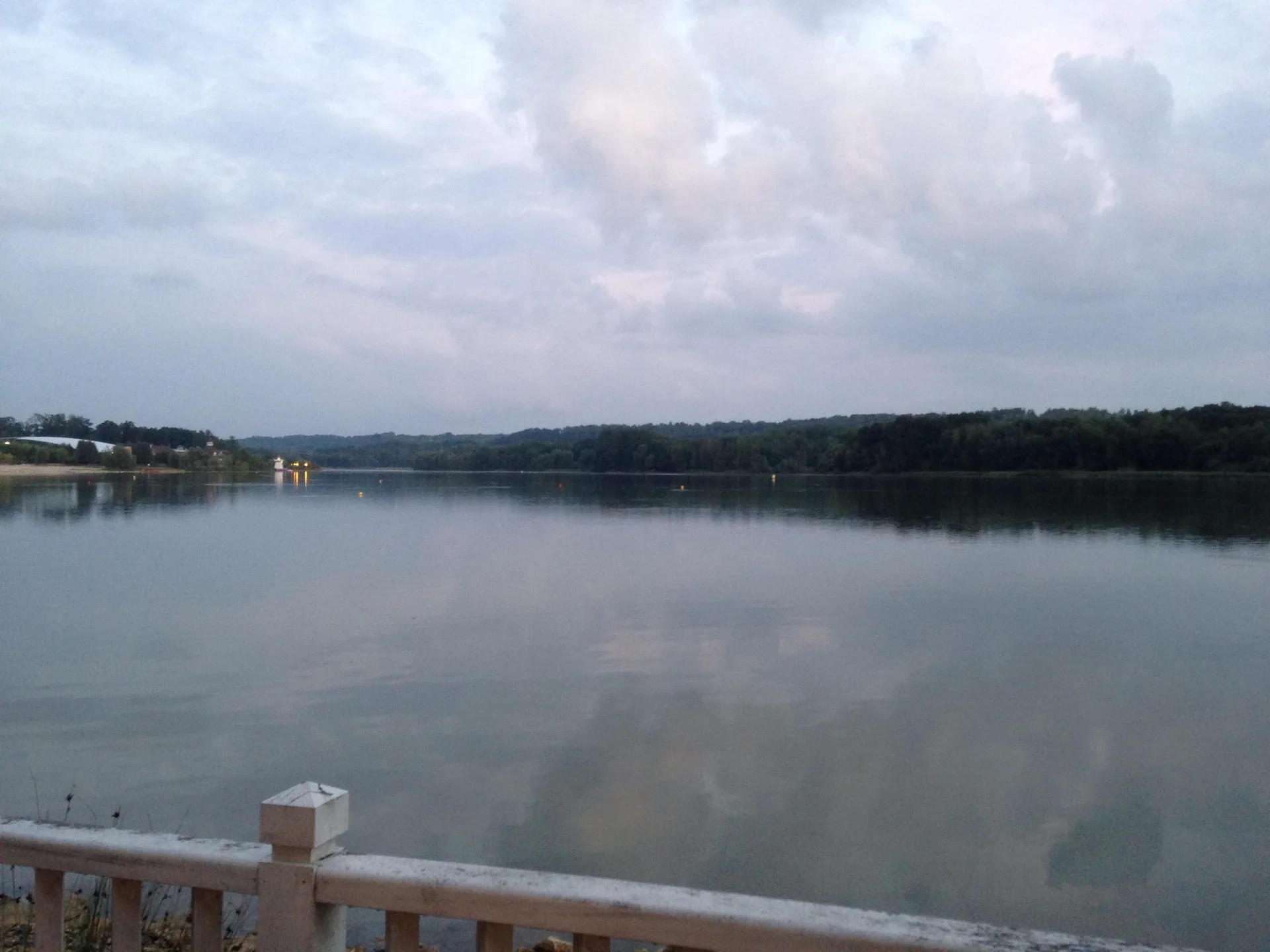 Plan d'eau de l Ailette à Chamouille — Sur le lac