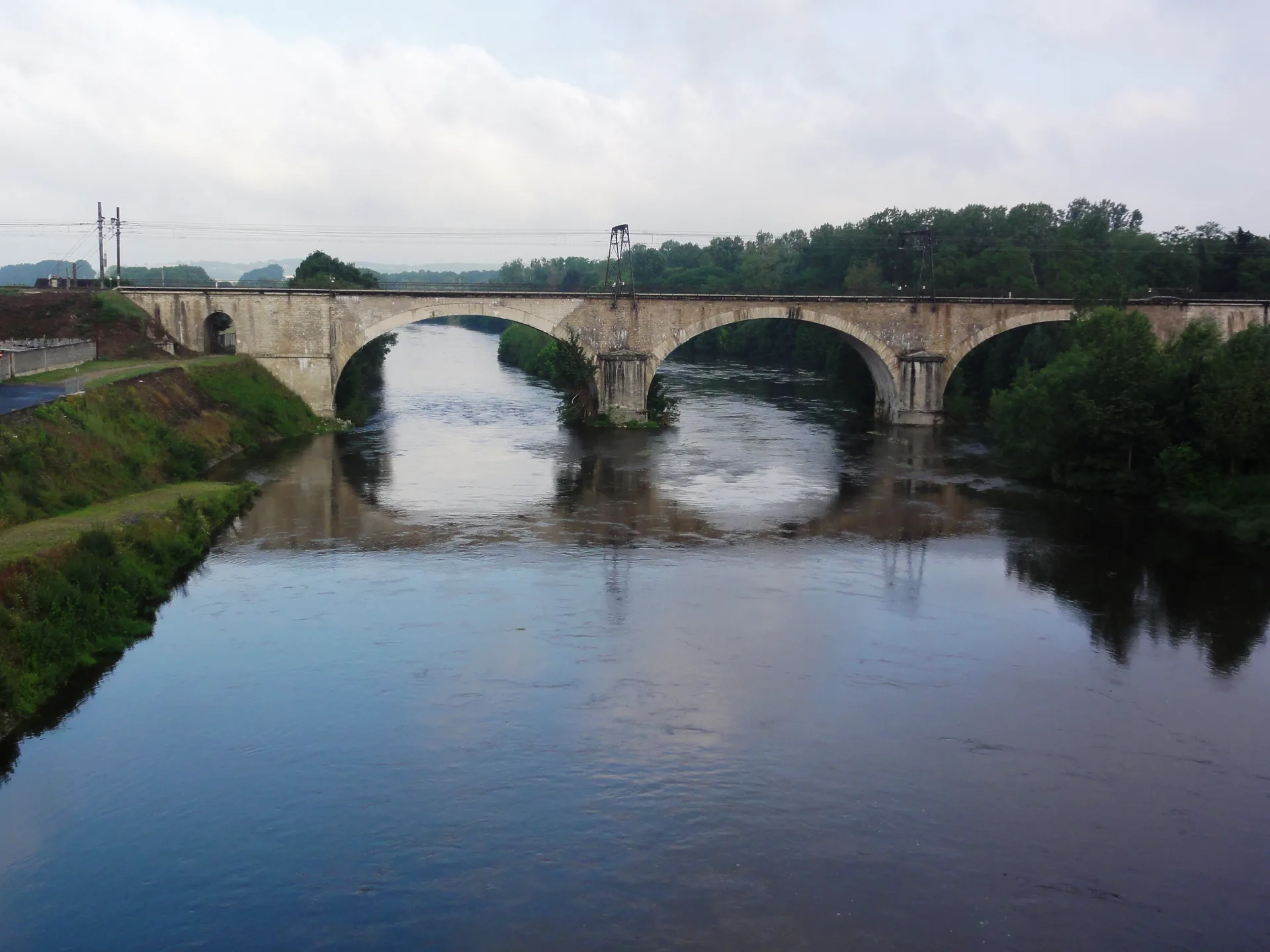 Plan d'eau de la Celle Saint Avant à La Celle-Saint-Avant — À 816 m du lac
