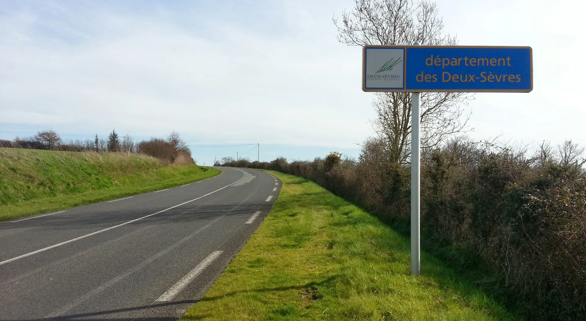 Plan d'eau de la Durbeliere à Mauléon — À 4,5 km du lac