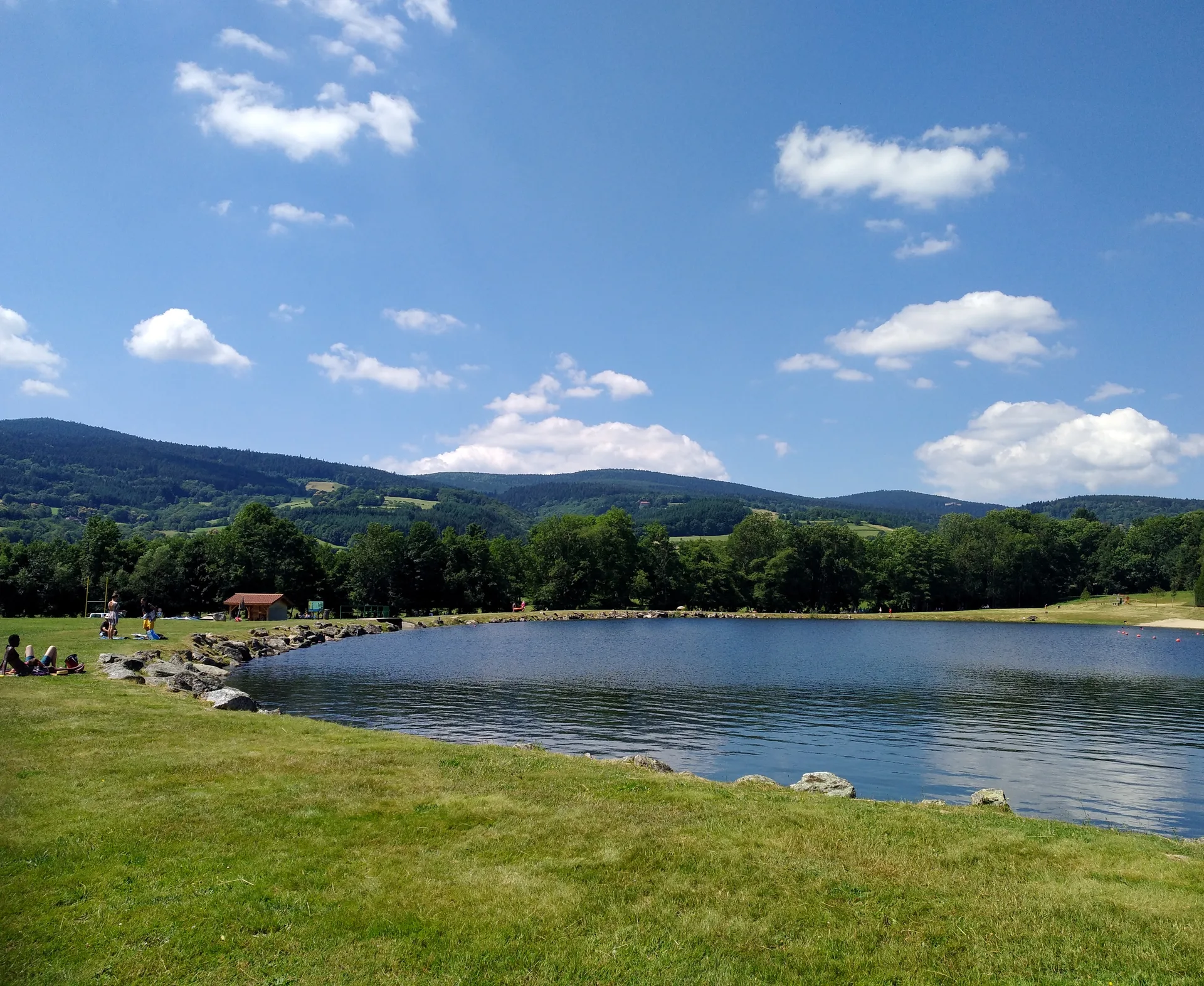 Plan d'eau de la Roche à Noirétable — Sur le lac