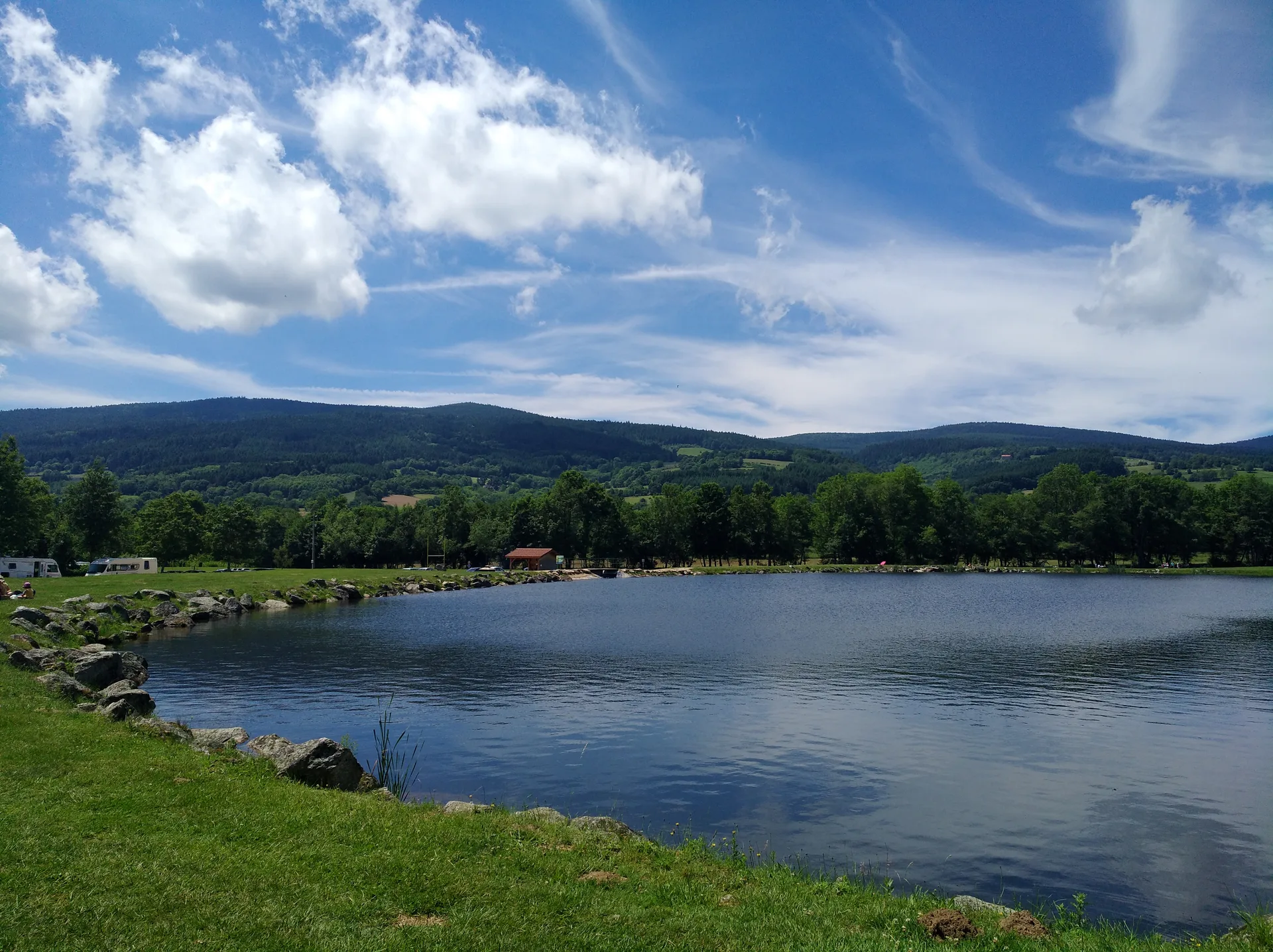 Plan d'eau de la Roche à Noirétable — Sur le lac