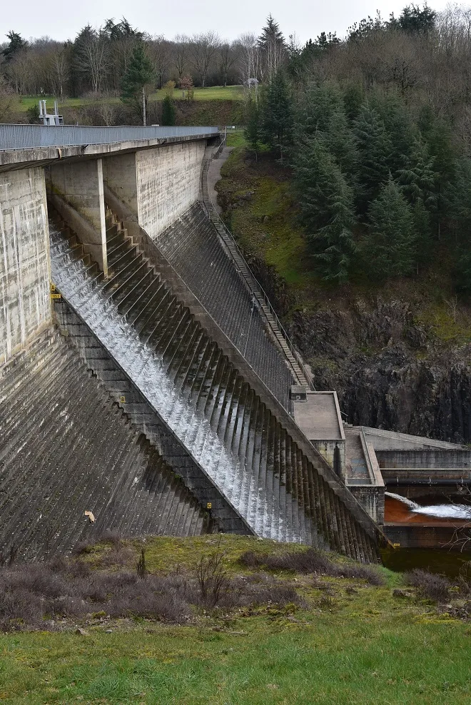 Plan d'eau de la Touche Poupard à Exireuil — À 986 m du lac