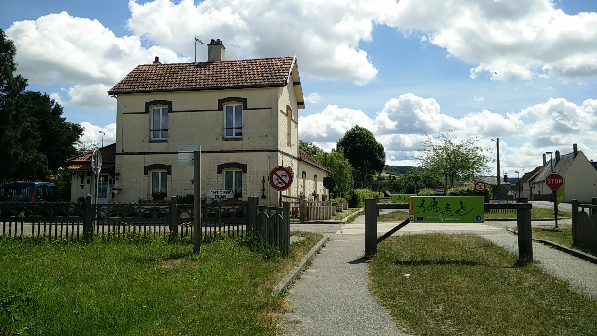 Plan d'eau de la Varenne à Saint-Aubin-le-Cauf — À 2,2 km du lac