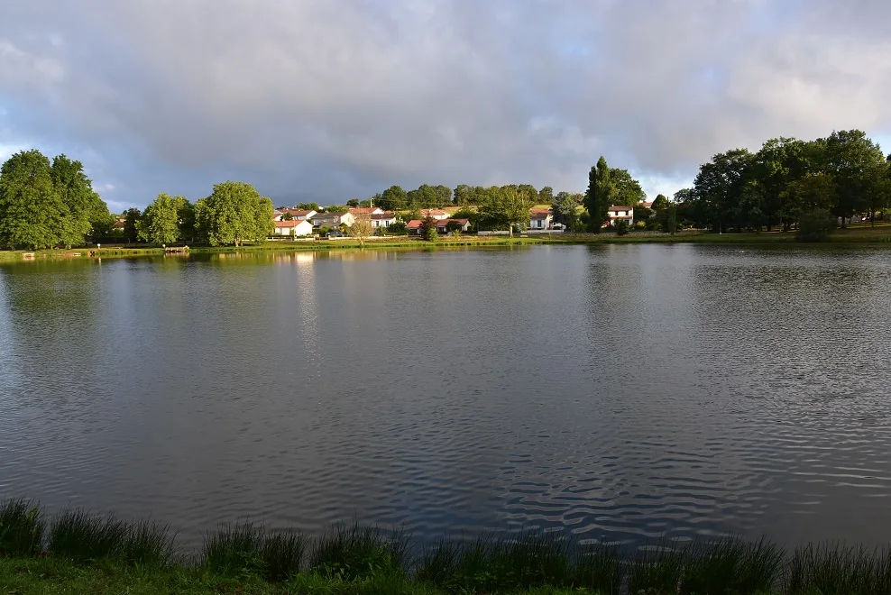 Plan d'eau de la Verniere à Le Tallud — À 3,6 km du lac