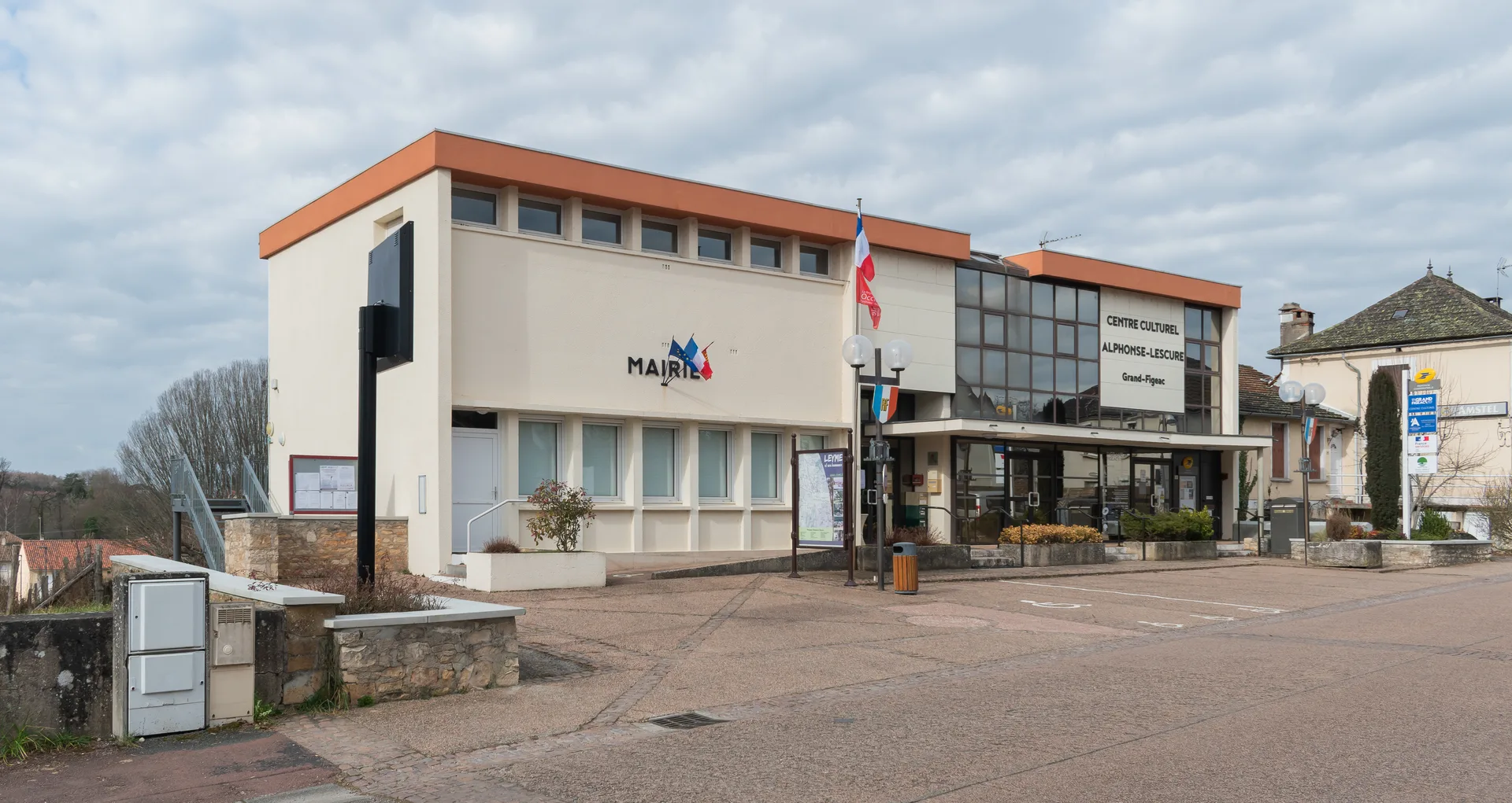 Plan d'eau de Moulins de Fournols à Leyme — À 321 m du lac