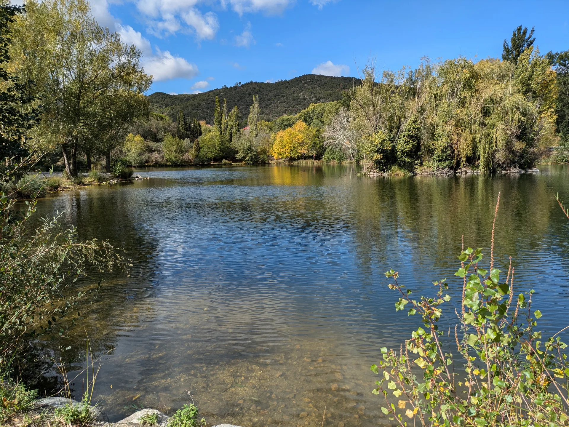 Plan d'eau de Prades à Prades — Sur le lac