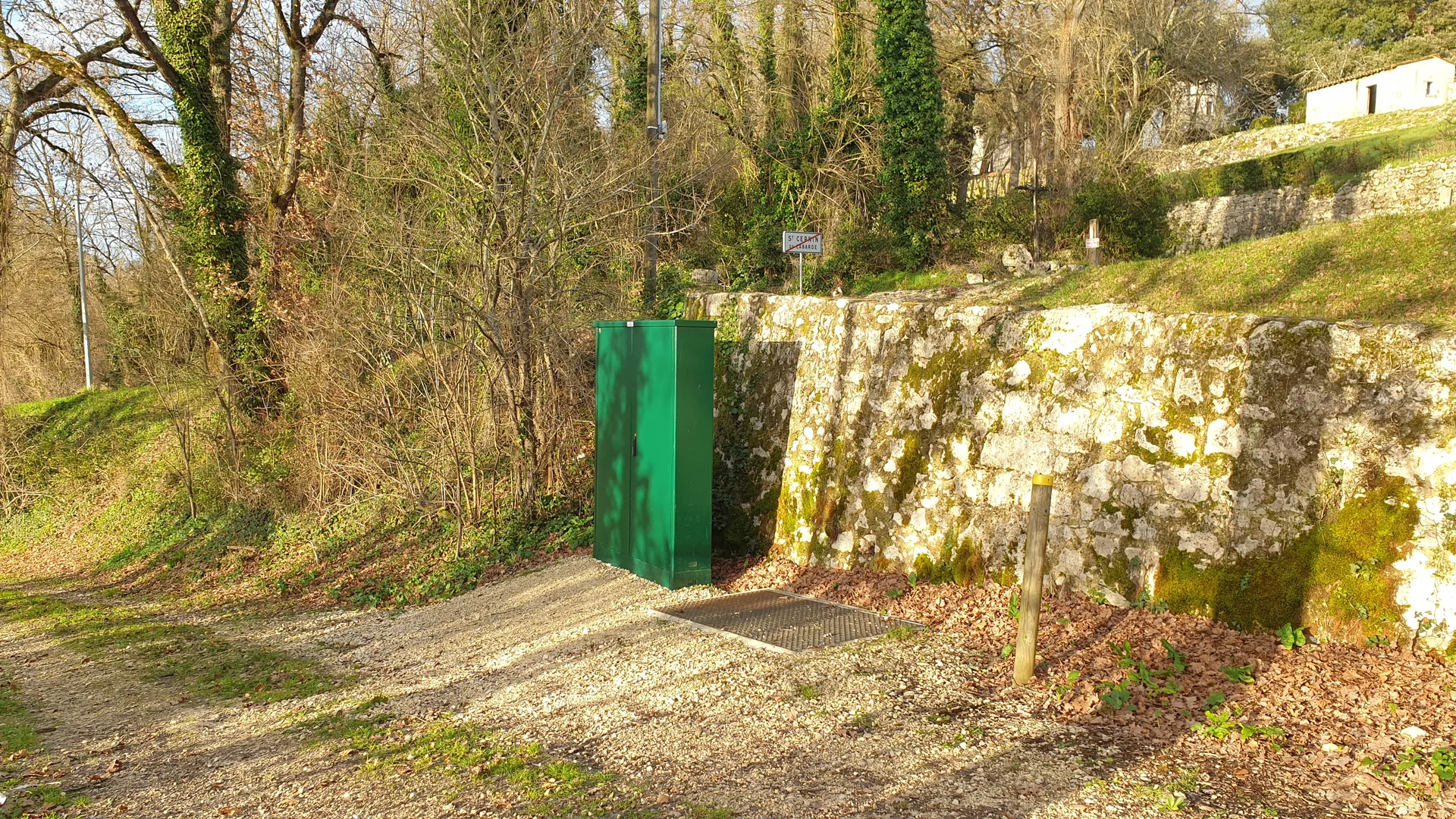 Plan d'eau de Saint Aubin de Lanquais à Saint-Cernin-de-Labarde — À 1,3 km du lac