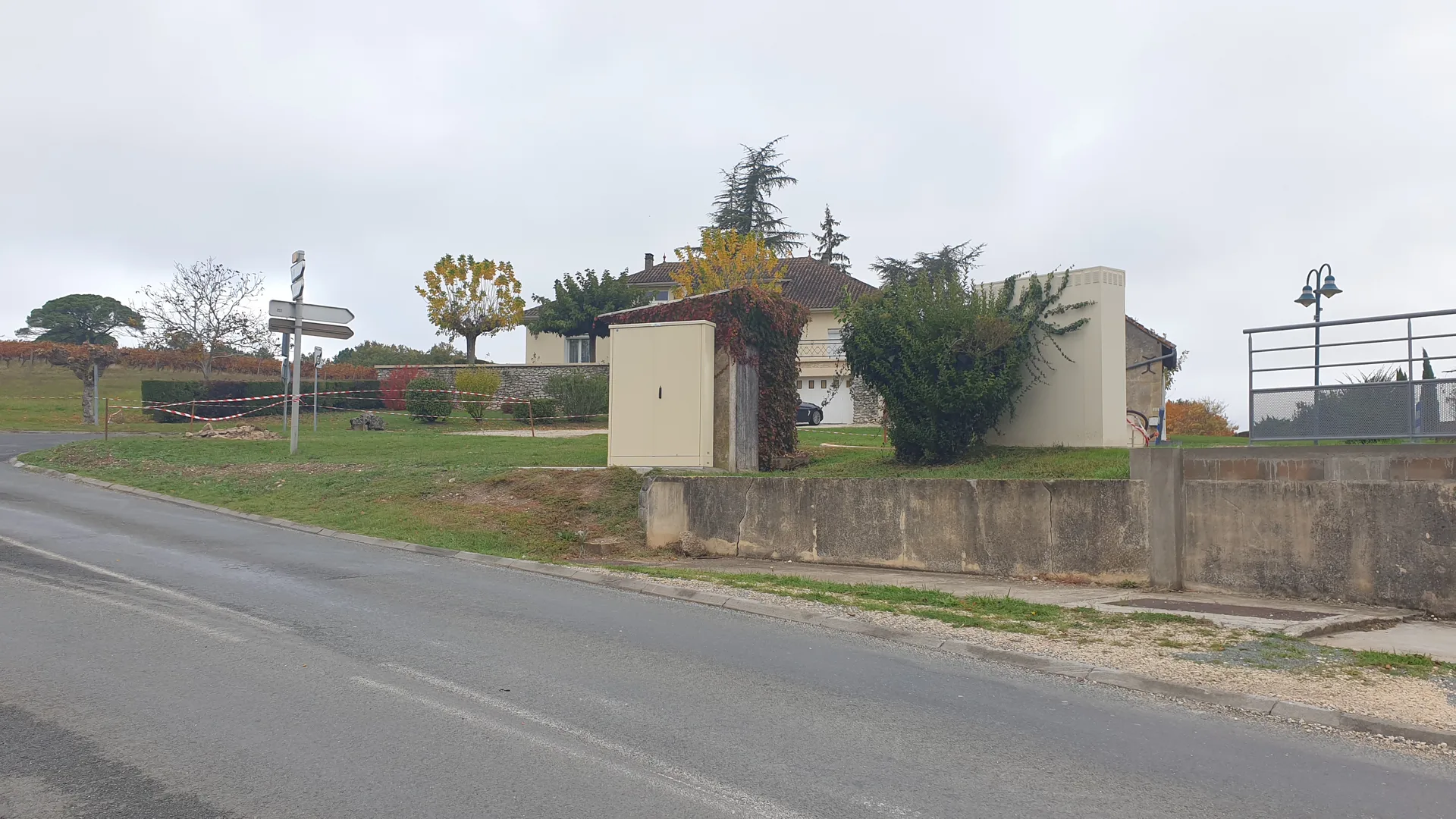 Plan d'eau de Saint Aubin de Lanquais à Saint-Cernin-de-Labarde — À 3,4 km du lac