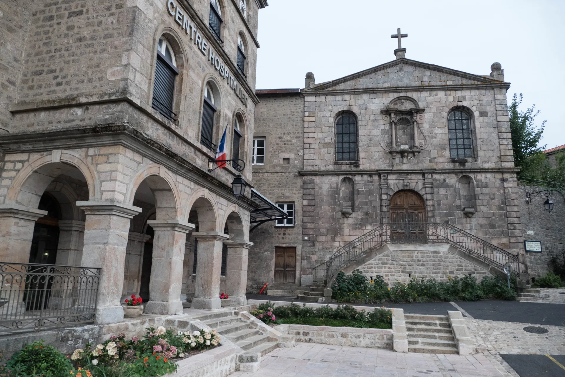 Plan d'eau de Saint Bonnet le Chateau à Saint-Bonnet-le-Château — À 767 m du lac