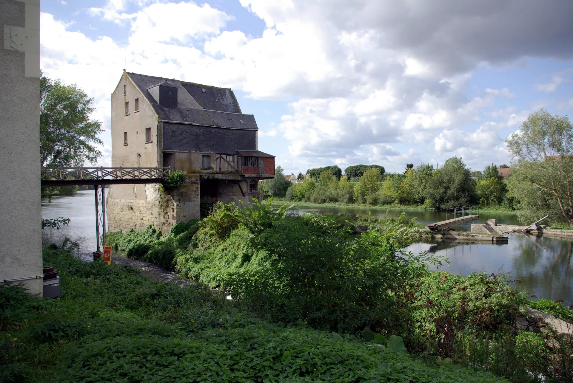 Plan d'eau de Saint Genouph à La Riche — À 2,2 km du lac