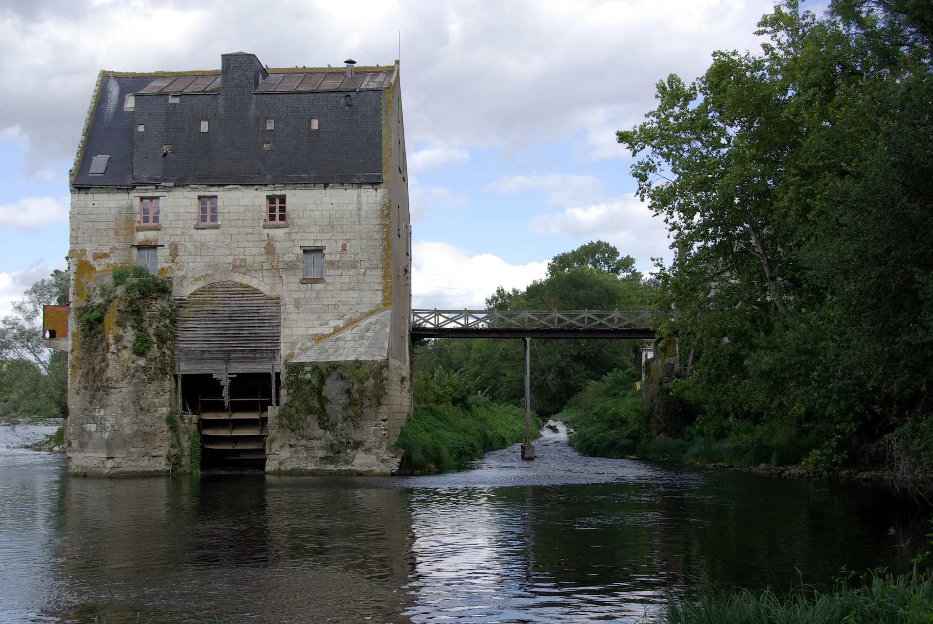 Plan d'eau de Saint Genouph à La Riche — À 2,2 km du lac