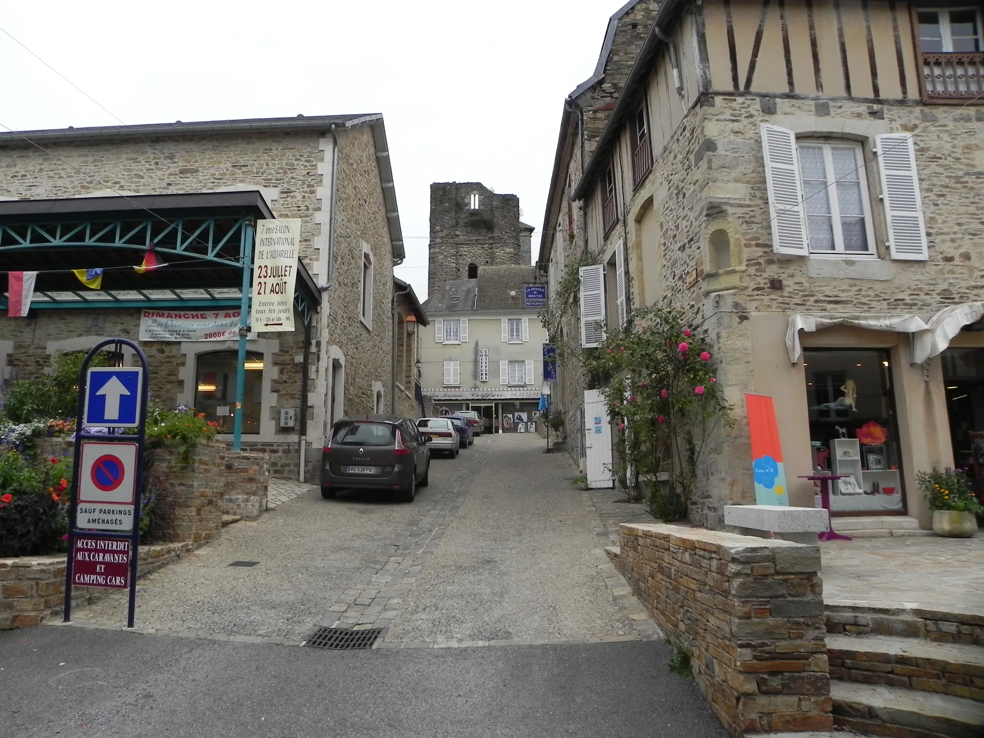 Plan d'eau de Saint Yriex la Perche à Saint-Yrieix-la-Perche — À 1,7 km du lac