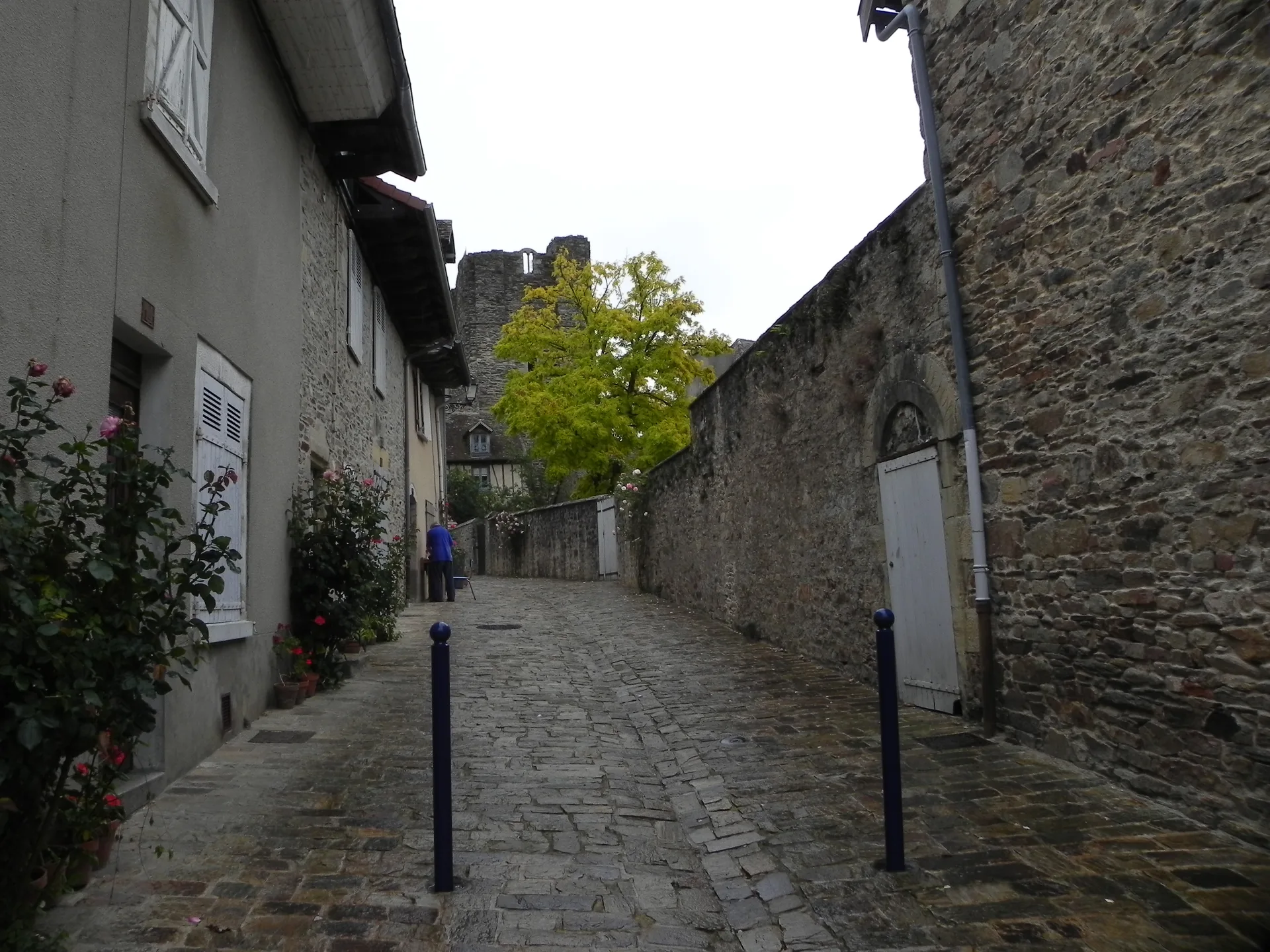 Plan d'eau de Saint Yriex la Perche à Saint-Yrieix-la-Perche — À 1,6 km du lac