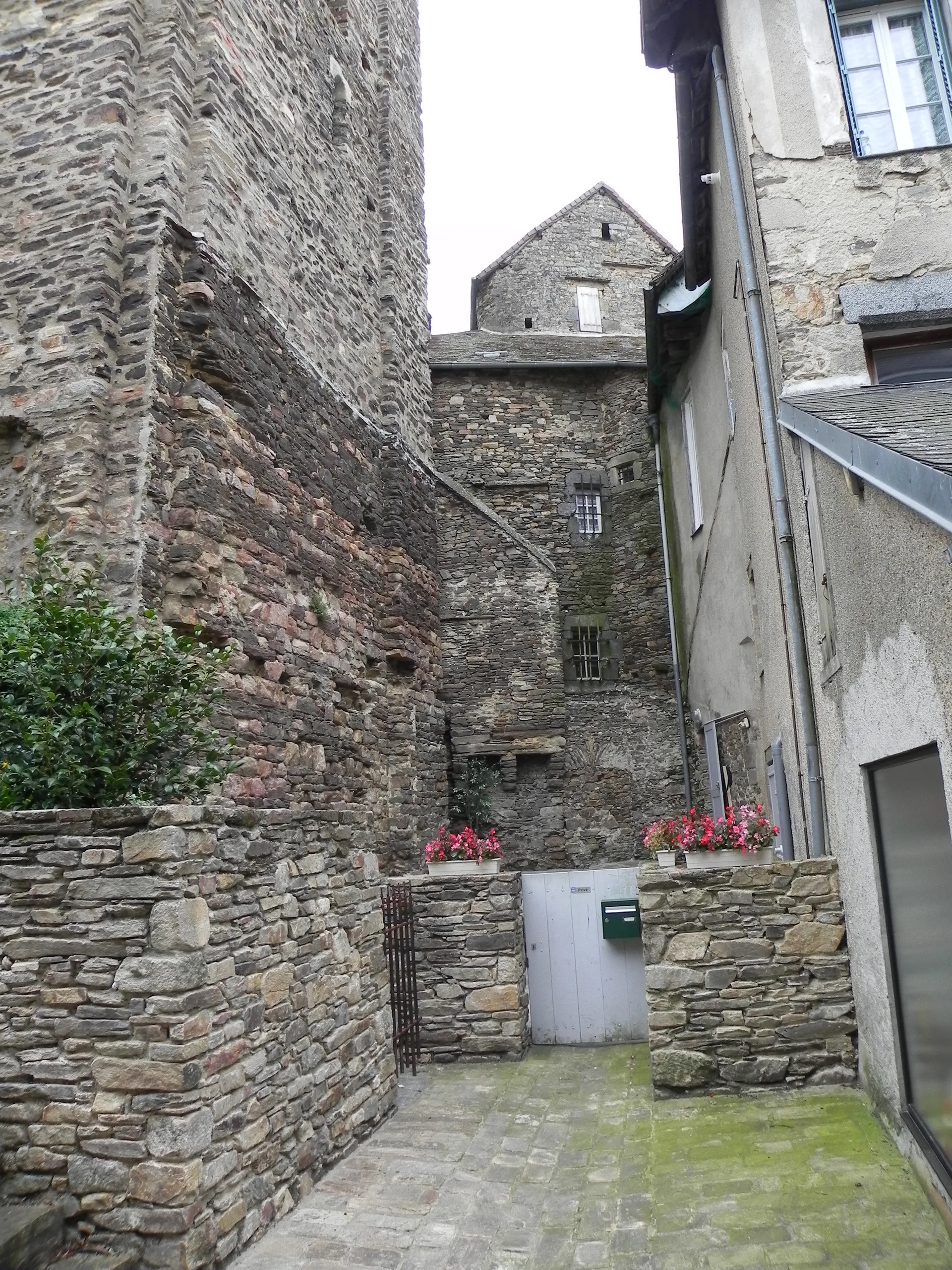 Plan d'eau de Saint Yriex la Perche à Saint-Yrieix-la-Perche — À 1,6 km du lac
