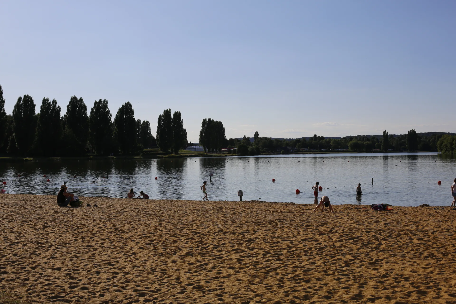 Plan d'eau de Tuffe à Tuffé Val de la Chéronne — Sur le lac