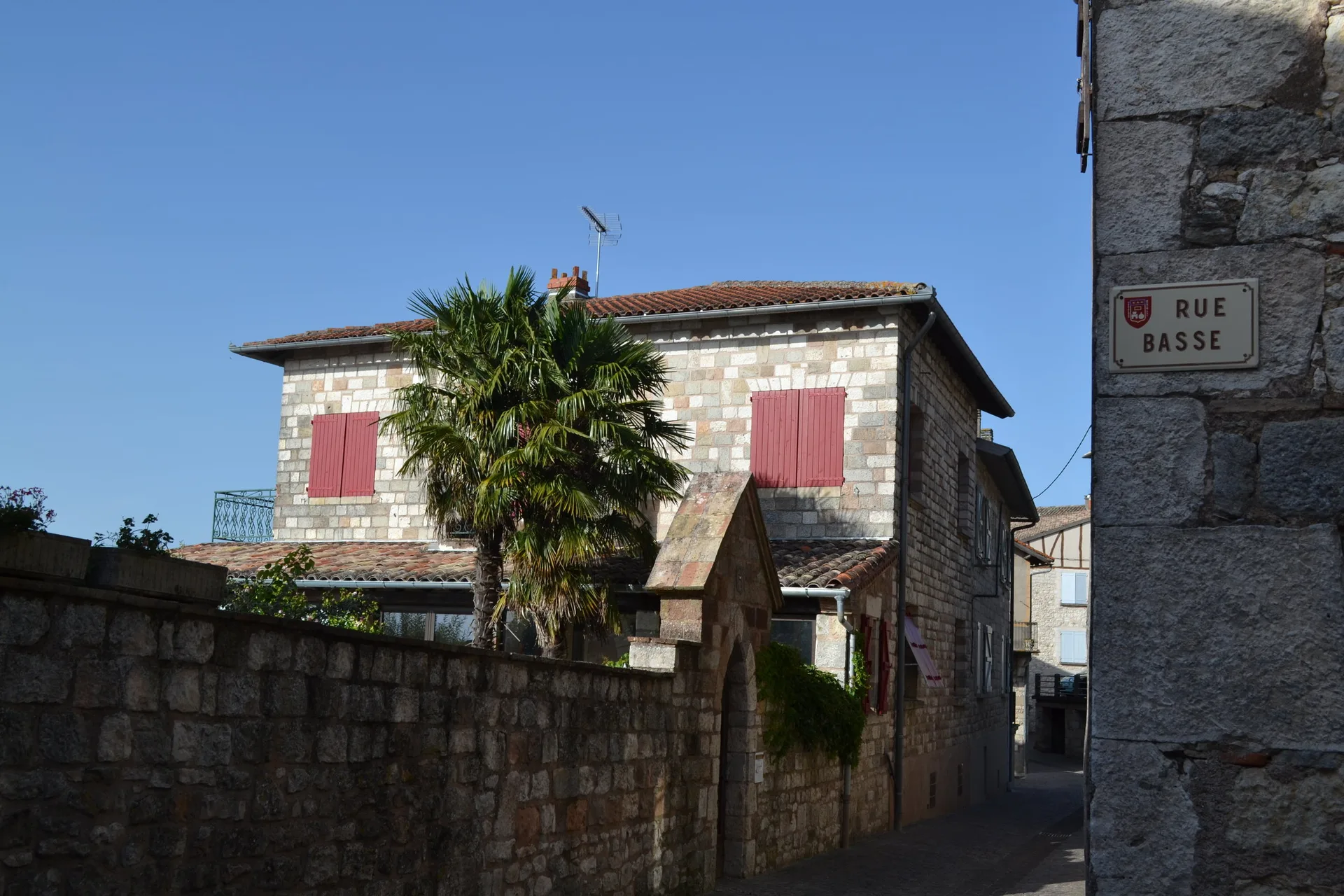 Plan d'eau de Vert Gresigne à Castelnau-de-Montmiral — À 2,3 km du lac