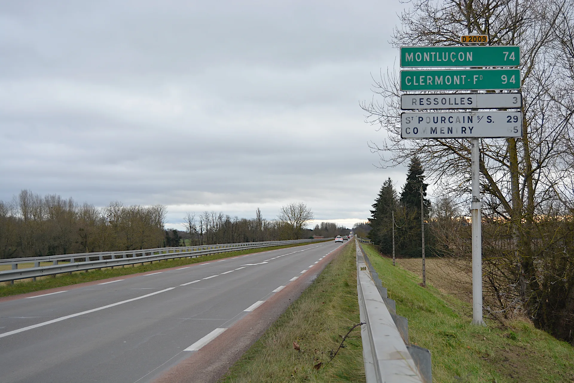 Plan d'eau des Champins à Moulins — À 860 m du lac