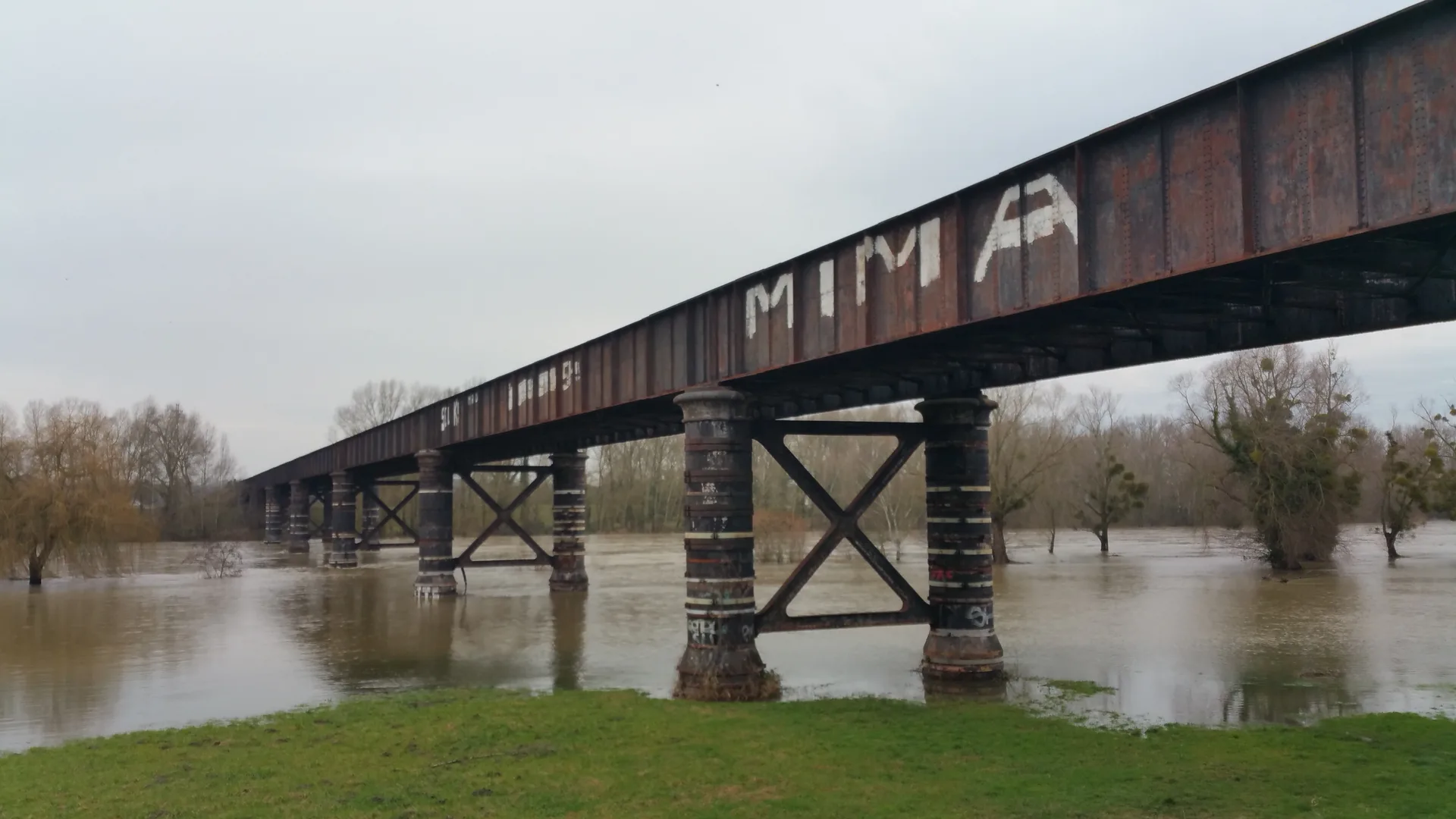 Plan d'eau des Champins à Moulins — À 1,0 km du lac