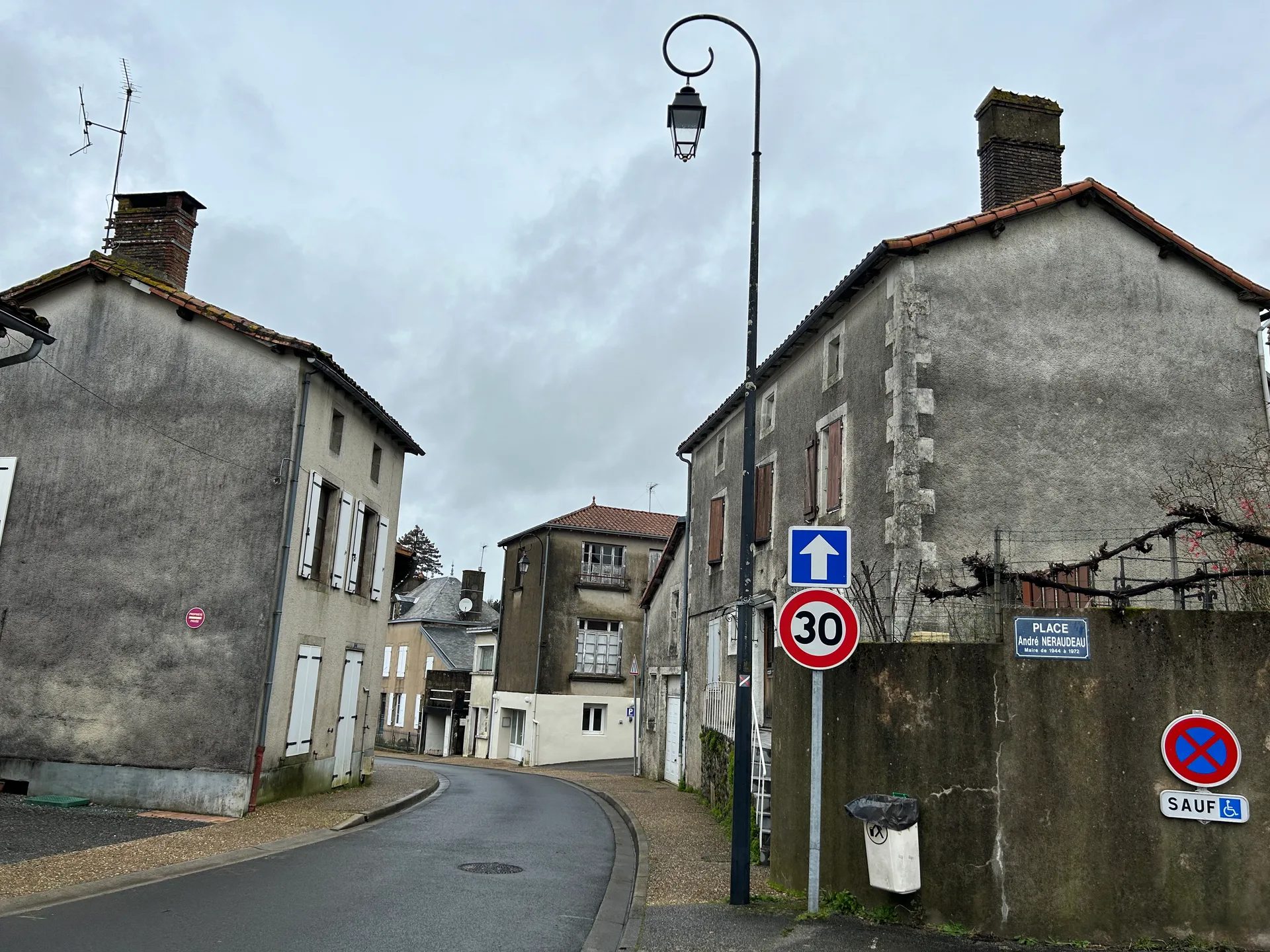 Plan d'eau des Effres à Secondigny — À 674 m du lac