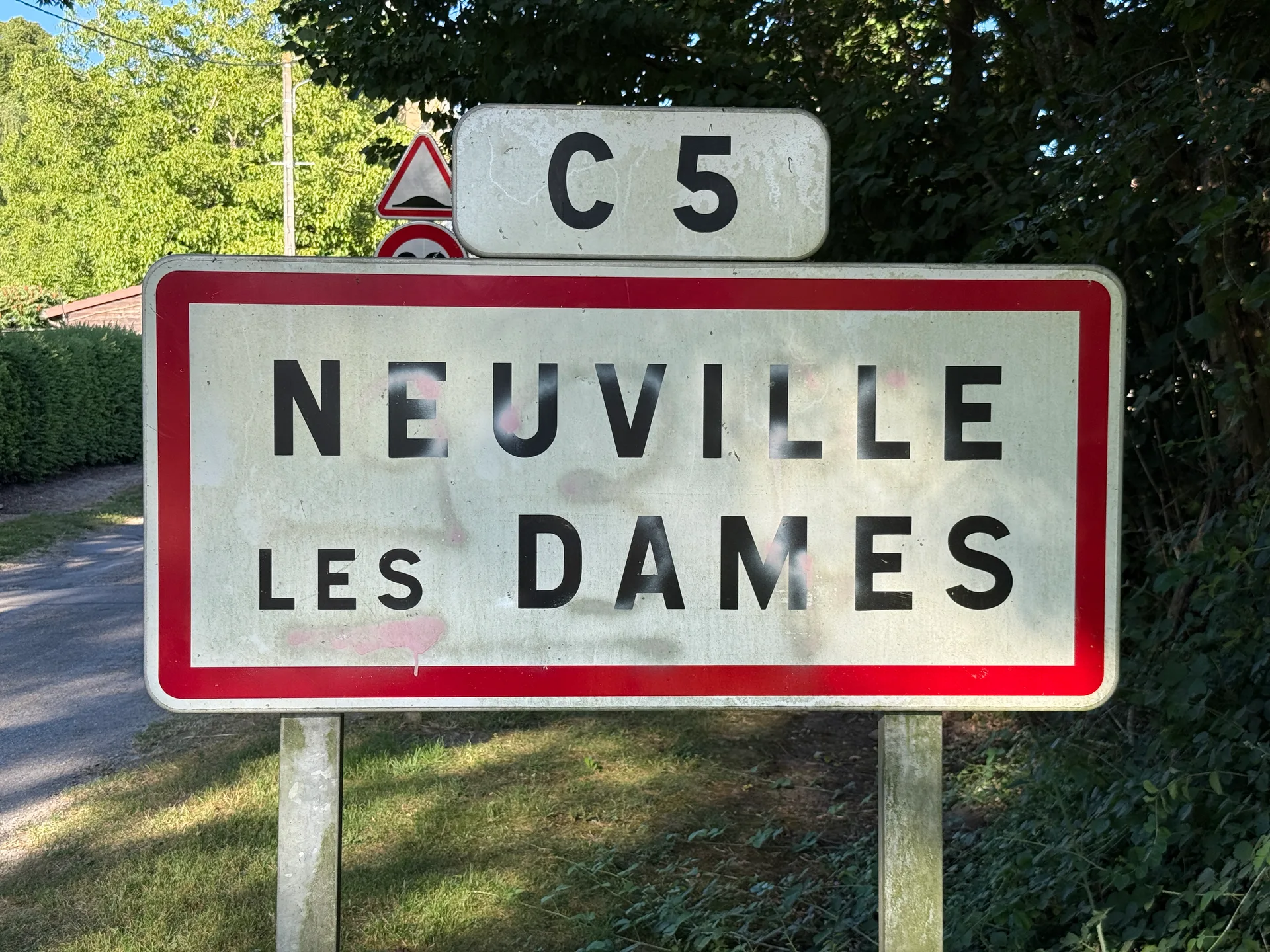 Plan d'eau des Granges à Neuville-les-Dames — À 224 m du lac