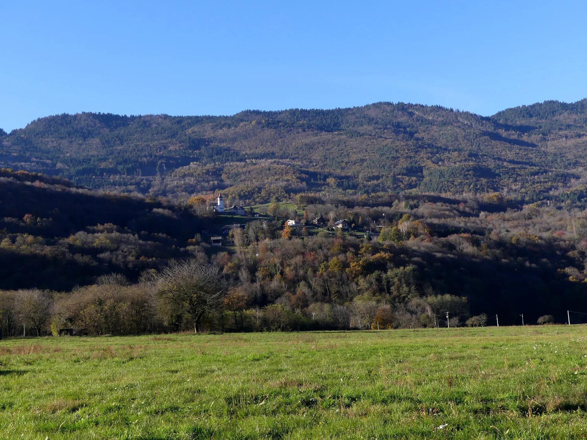 Plan d'eau des Hurtieres à Saint-Alban-d'Hurtières — À 597 m du lac
