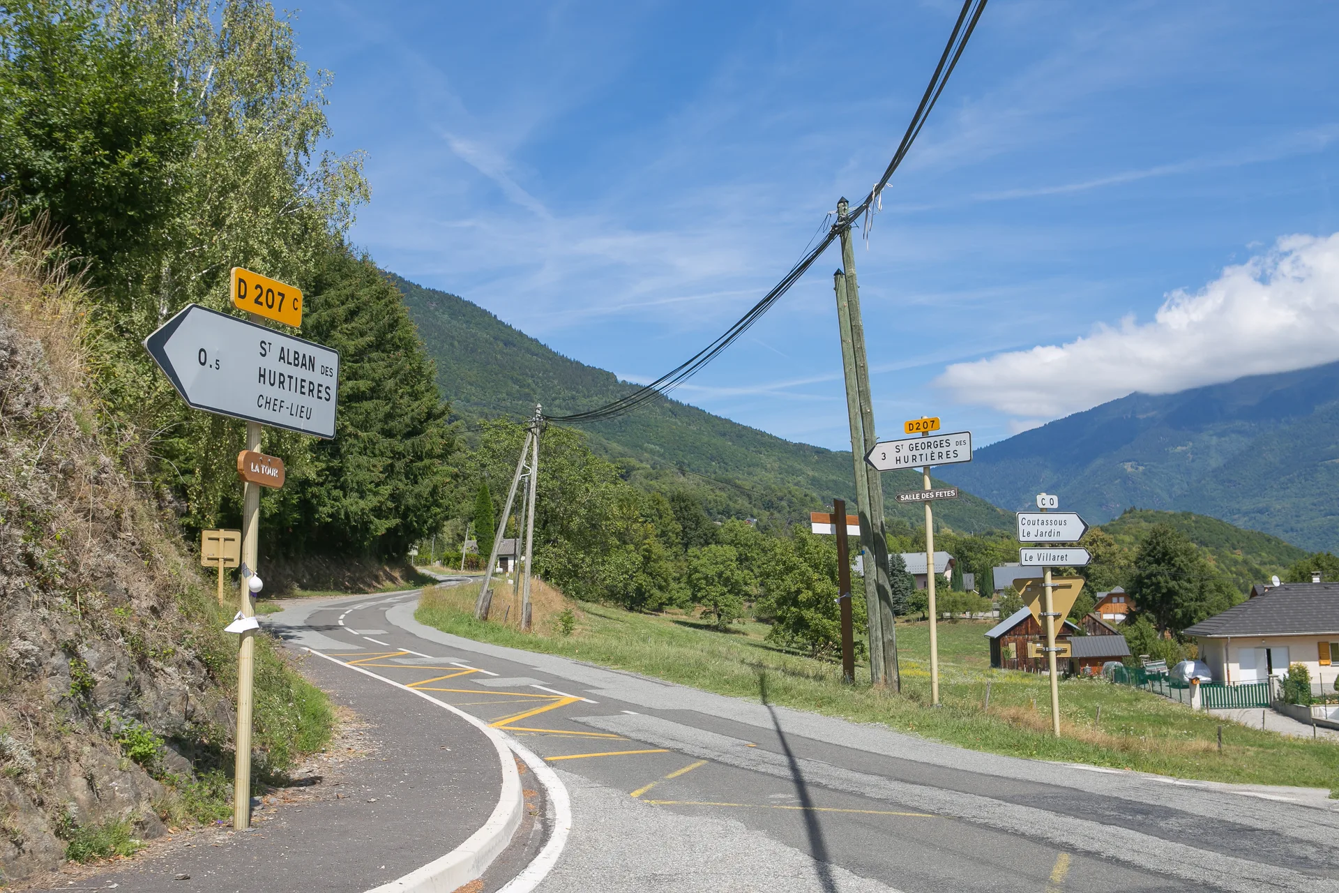 Plan d'eau des Hurtieres à Saint-Alban-d'Hurtières — À 911 m du lac