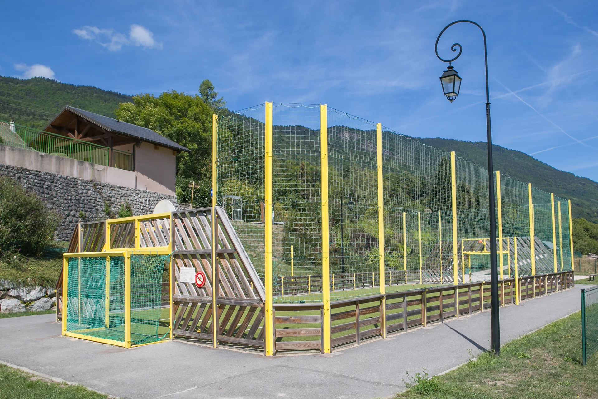 Plan d'eau des Hurtieres à Saint-Alban-d'Hurtières — À 945 m du lac