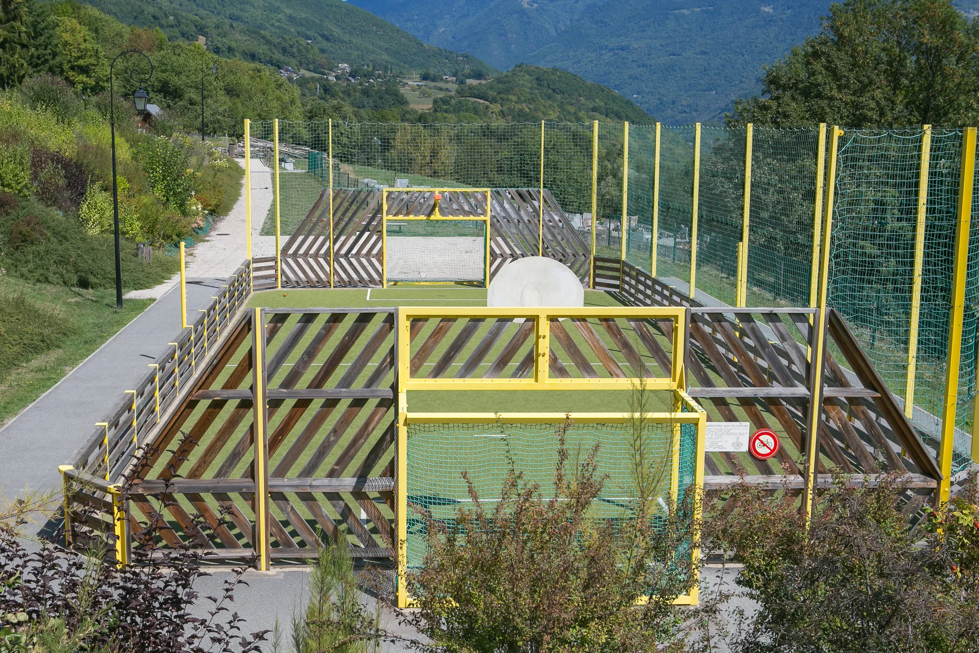 Plan d'eau des Hurtieres à Saint-Alban-d'Hurtières — À 958 m du lac