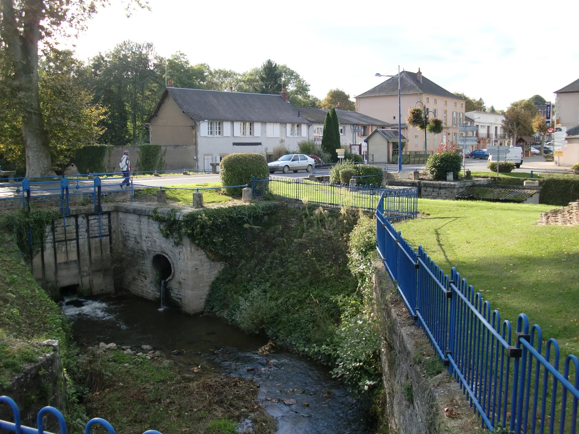 Plan d'eau des Percieres à Dompierre-sur-Besbre — À 1,1 km du lac
