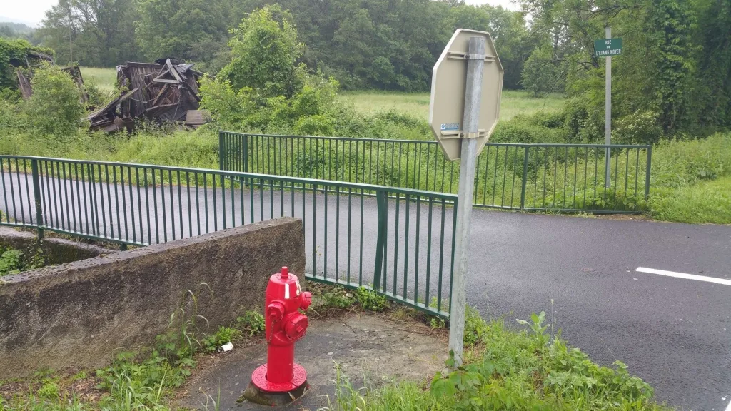 Plan d'eau des Pinots à Mariol — À 1,4 km du lac