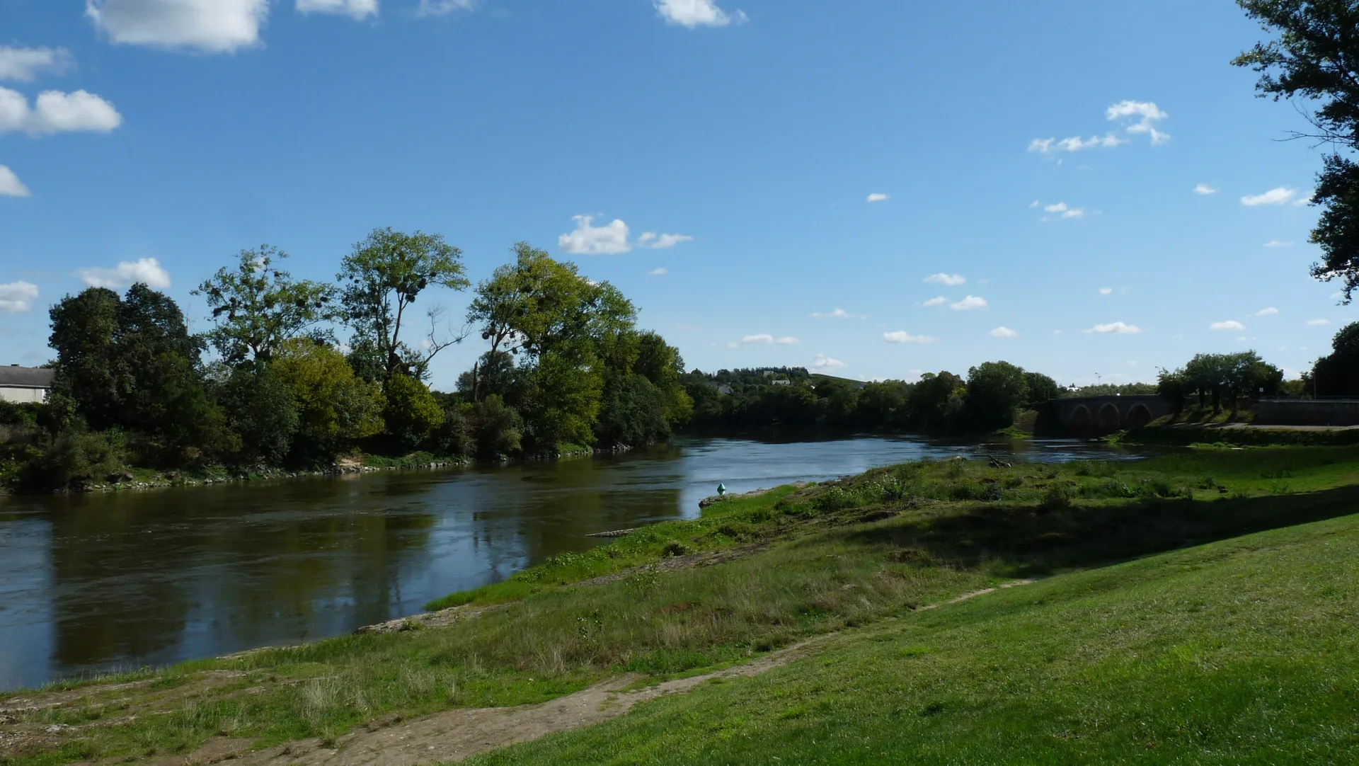 Plan d'eau du Layon à Chalonnes-sur-Loire — À 1,5 km du lac